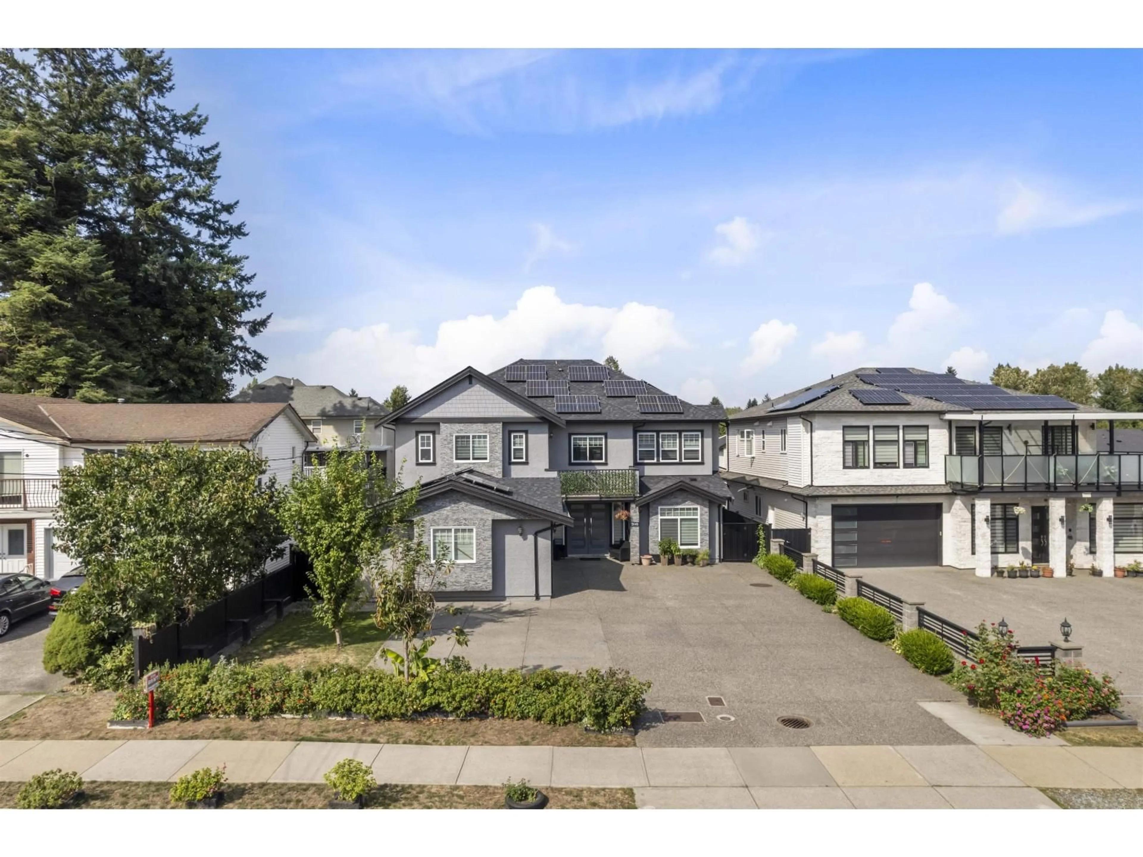 A pic from outside/outdoor area/front of a property/back of a property/a pic from drone, street for 13145 68, Surrey British Columbia V3W2E5