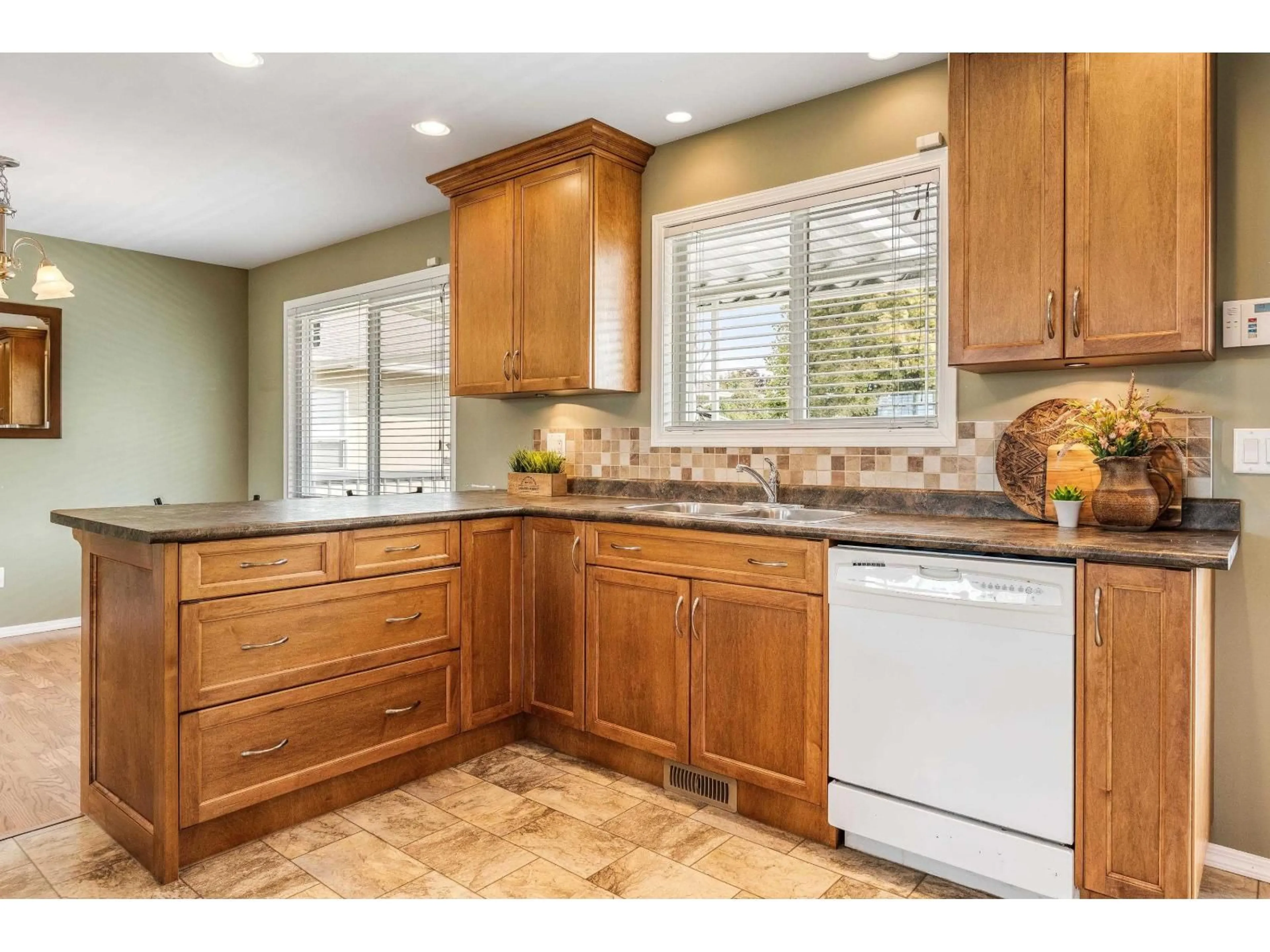 Open concept kitchen, ceramic/tile floor for 10338 MCSWEEN ROAD, Chilliwack British Columbia V2P6H5