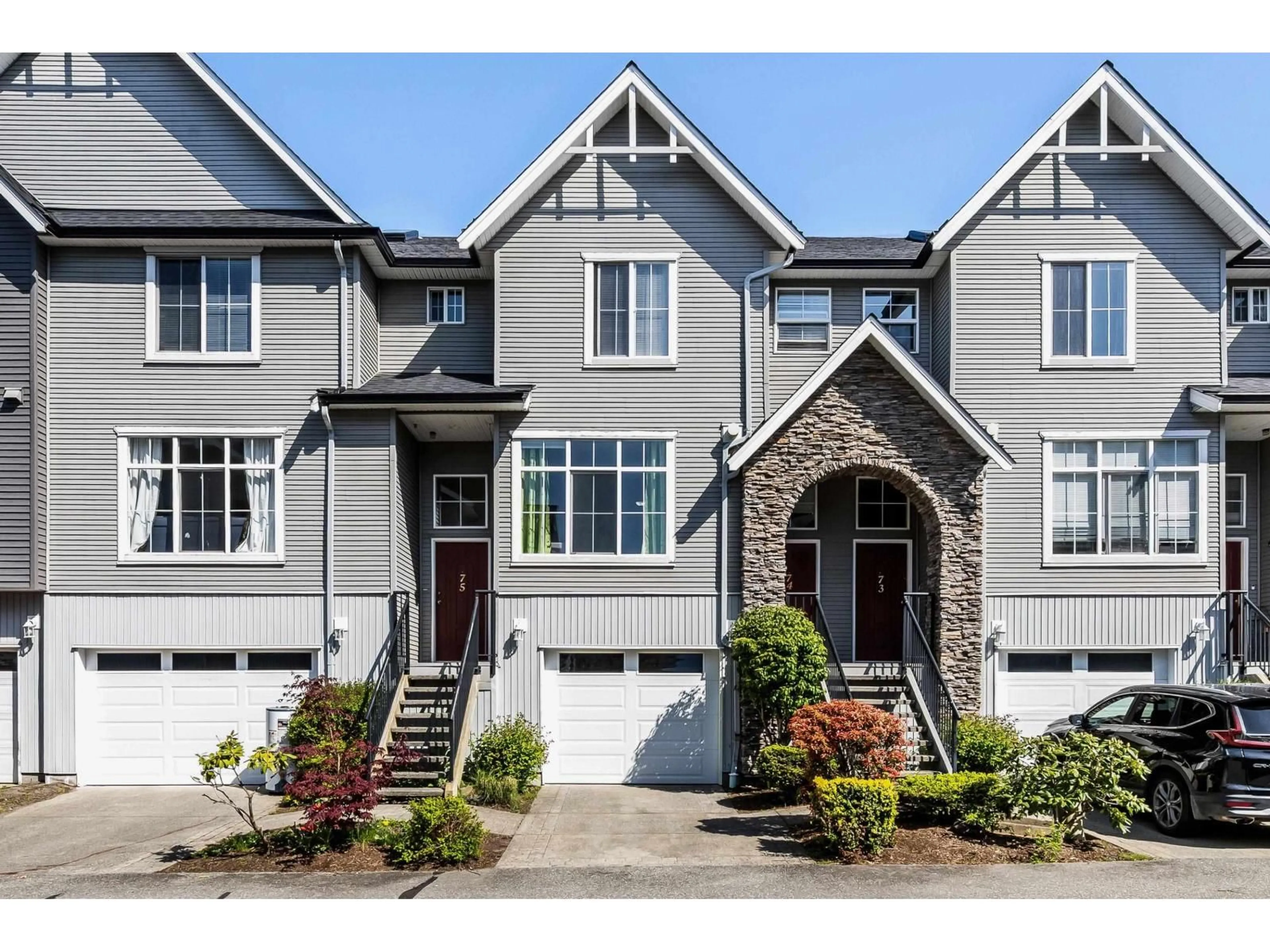 Home with vinyl exterior material, street for 74 - 8881 WALTERS STREET, Chilliwack British Columbia V2P8E9