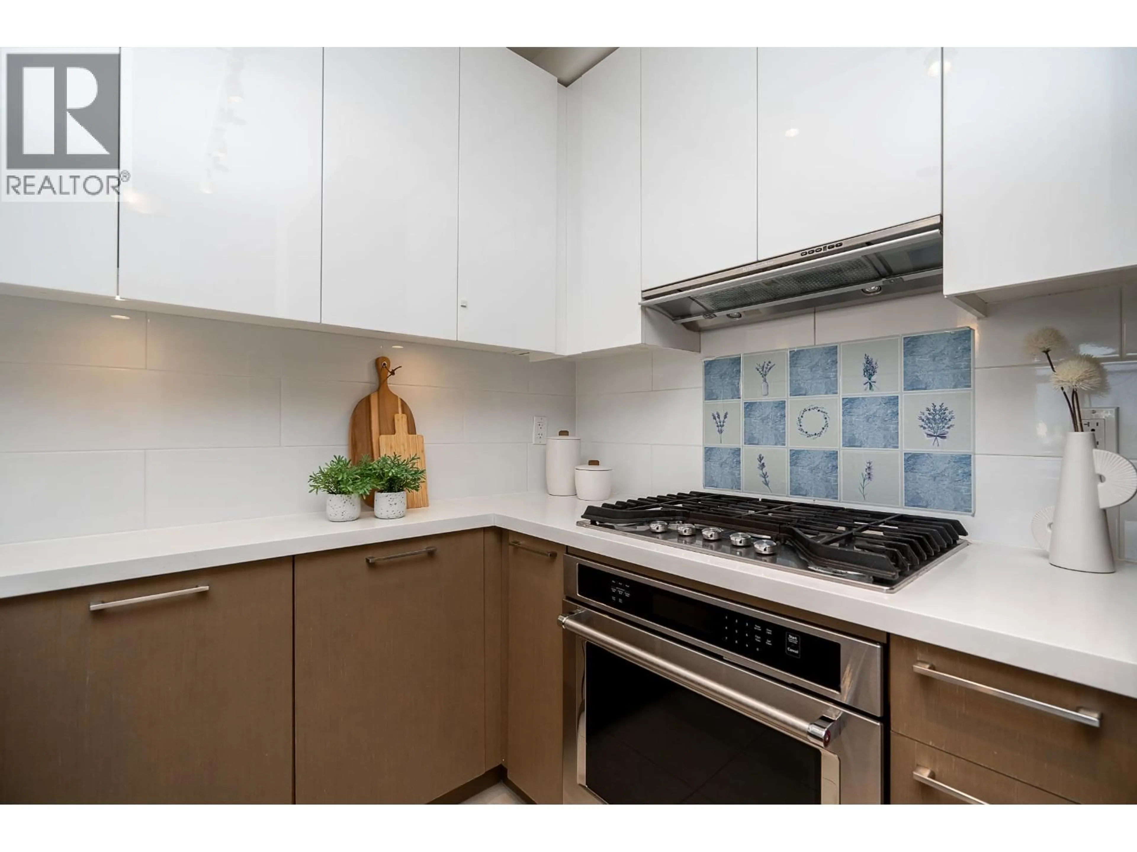 Standard kitchen, ceramic/tile floor for 2209 - 3080 LINCOLN AVENUE, Coquitlam British Columbia V3B0L9