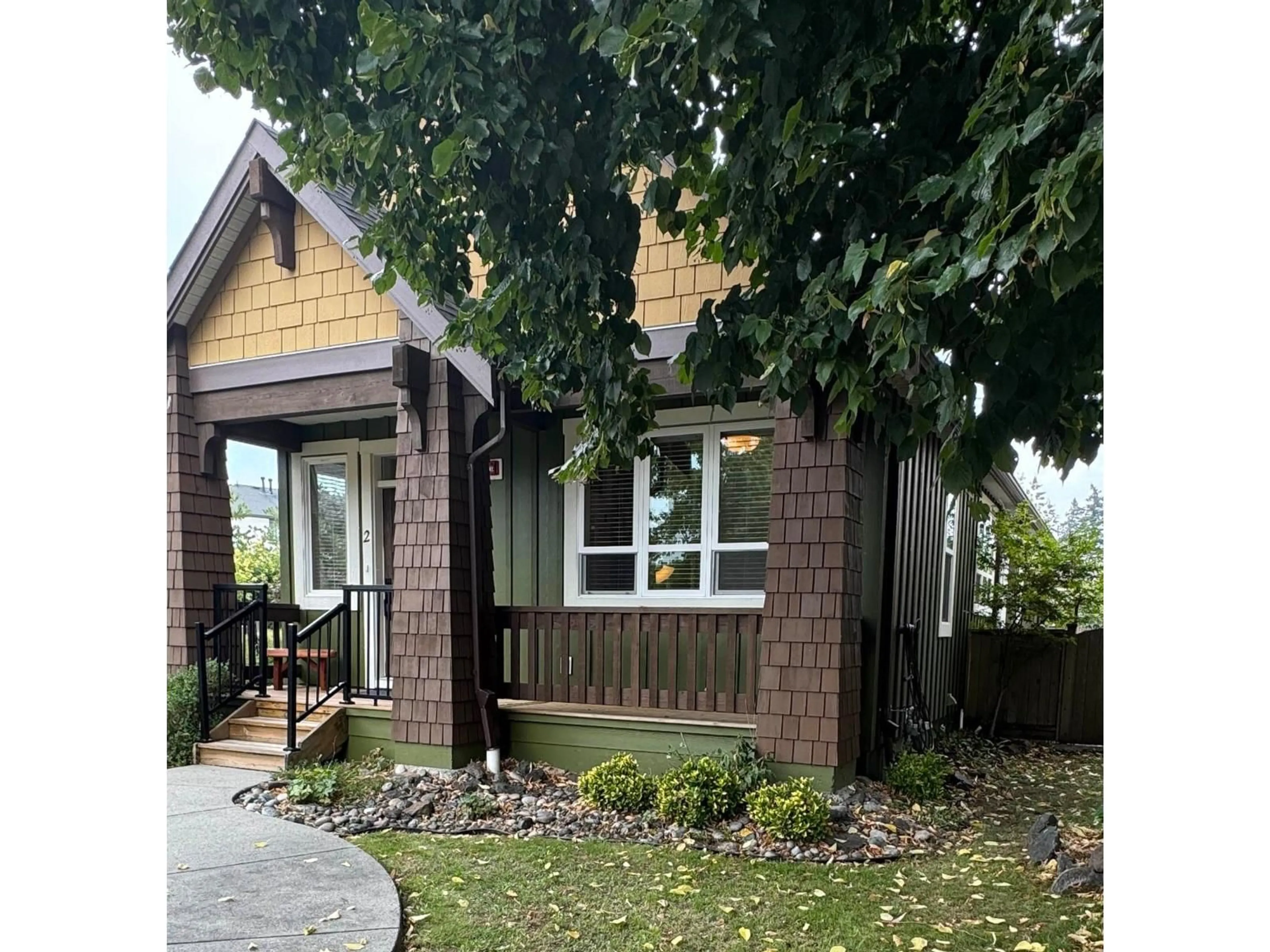 A pic from outside/outdoor area/front of a property/back of a property/a pic from drone, street for 2 - 5882 COWICHAN STREET, Chilliwack British Columbia V2R0G8