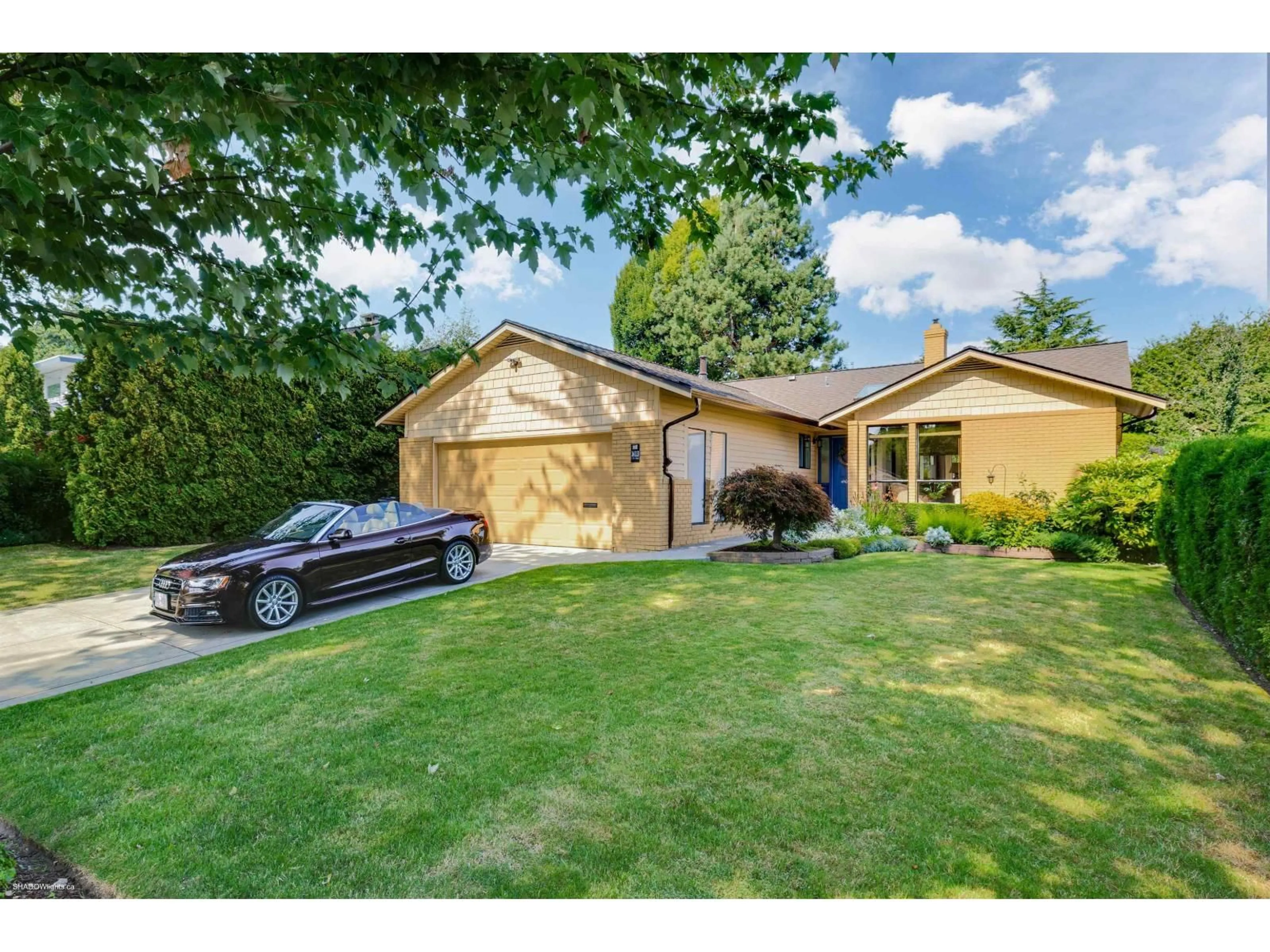 A pic from outside/outdoor area/front of a property/back of a property/a pic from drone, street for 16113 13A, Surrey British Columbia V4A6W4
