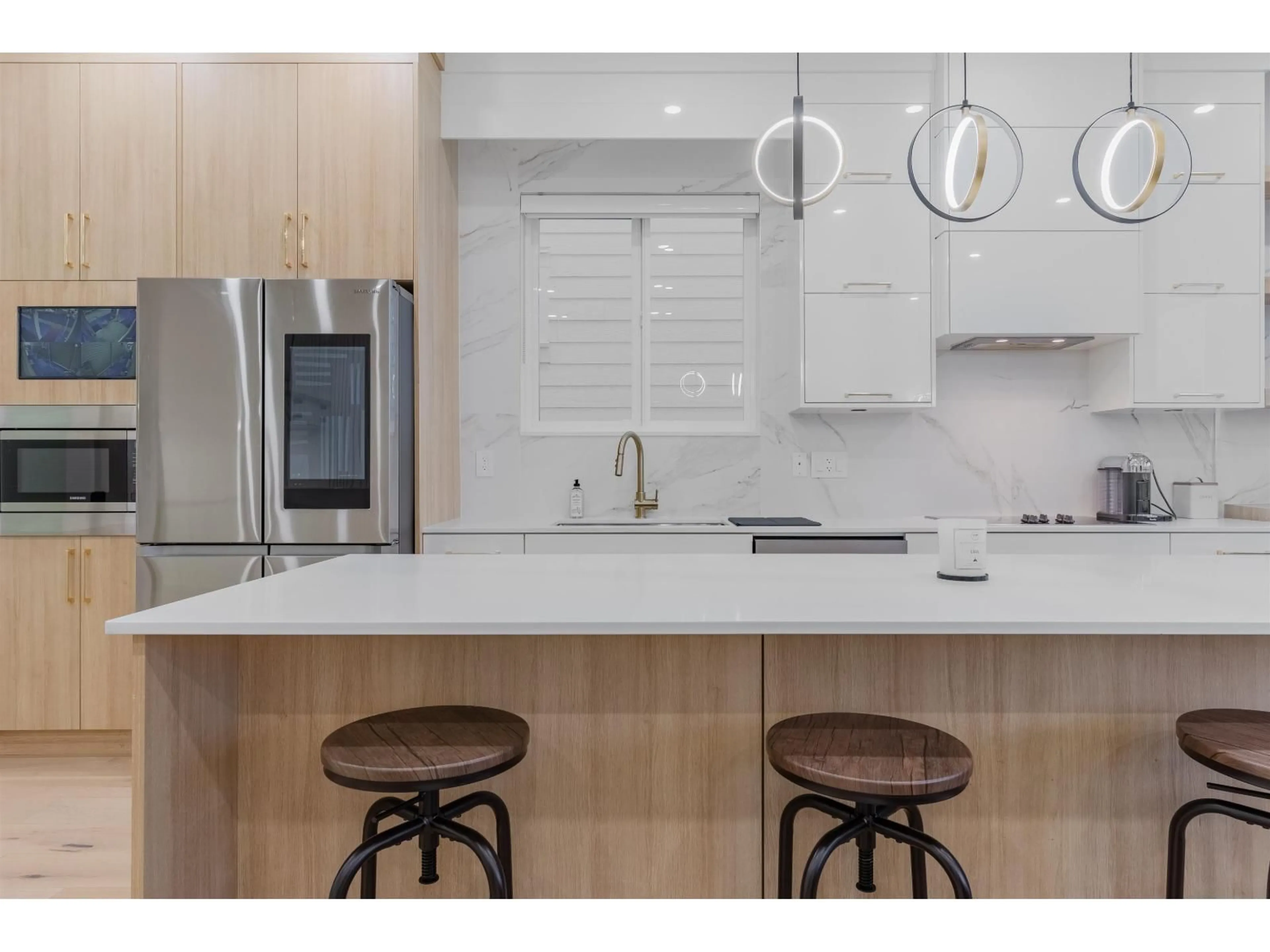 Open concept kitchen, unknown for 16790 20A, Surrey British Columbia V3Z1H1