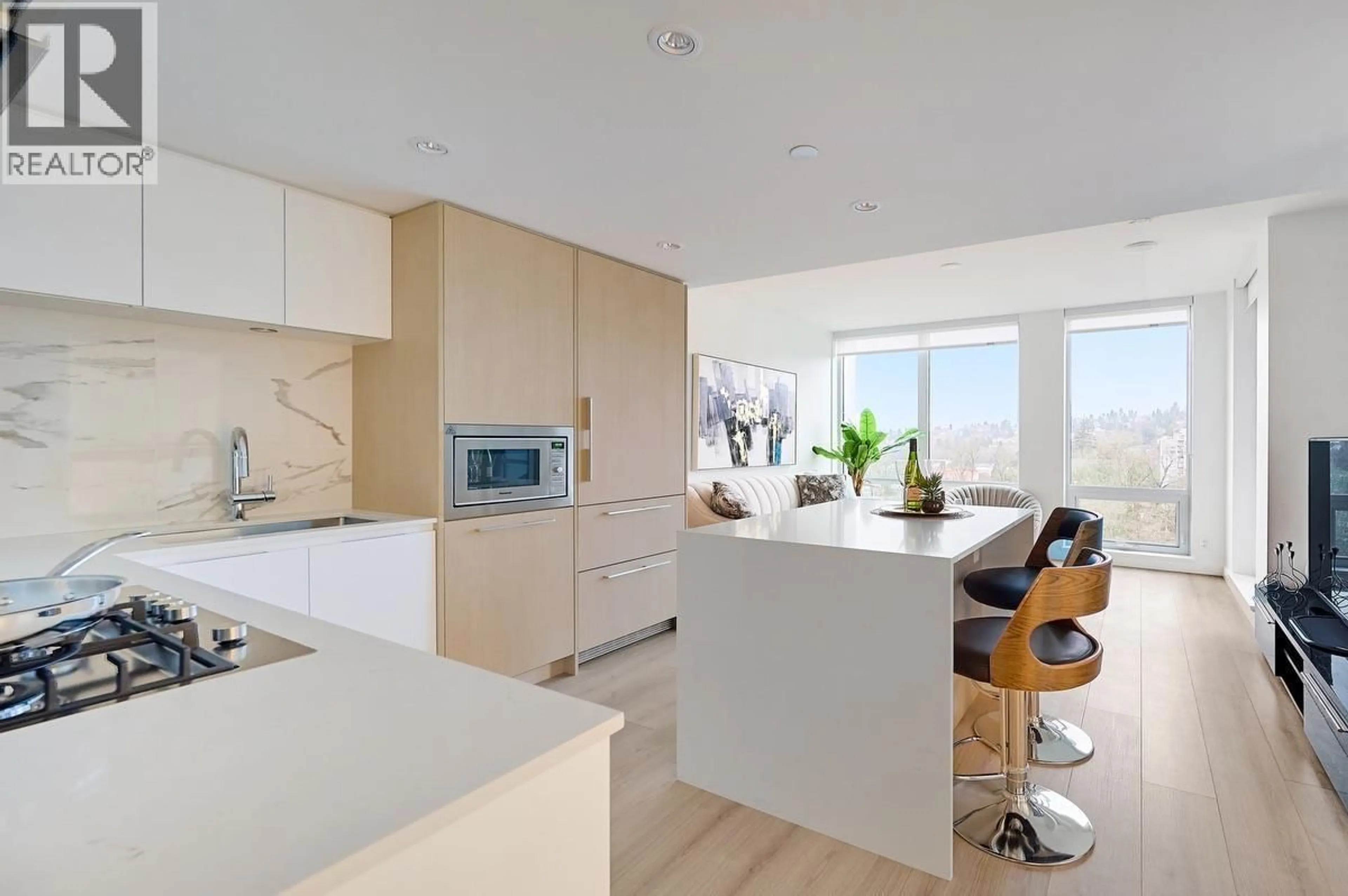 Open concept kitchen, unknown for 1308 - 1500 FERN STREET, North Vancouver British Columbia V7J0E6