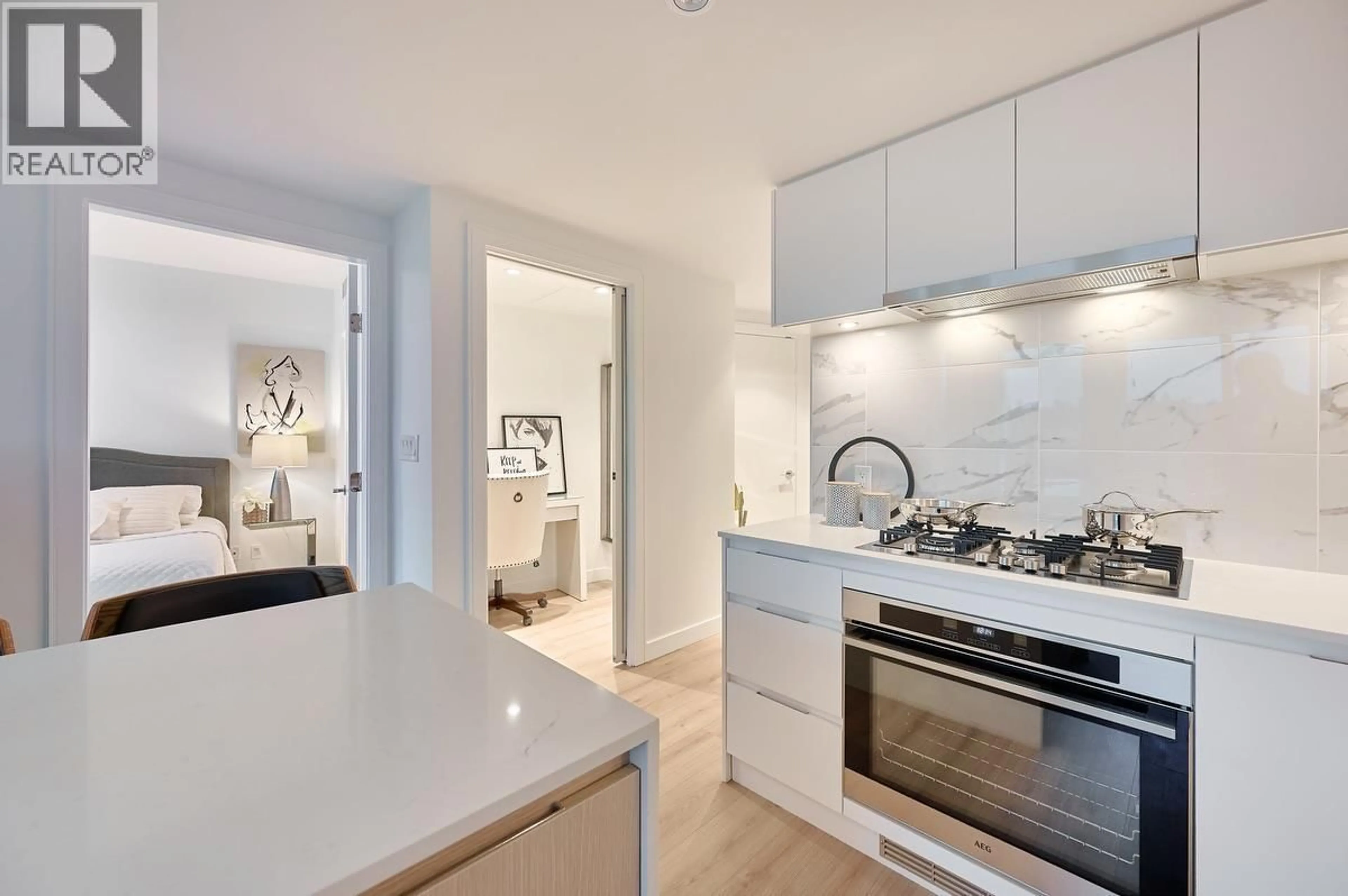 Open concept kitchen, unknown for 1308 - 1500 FERN STREET, North Vancouver British Columbia V7J0E6