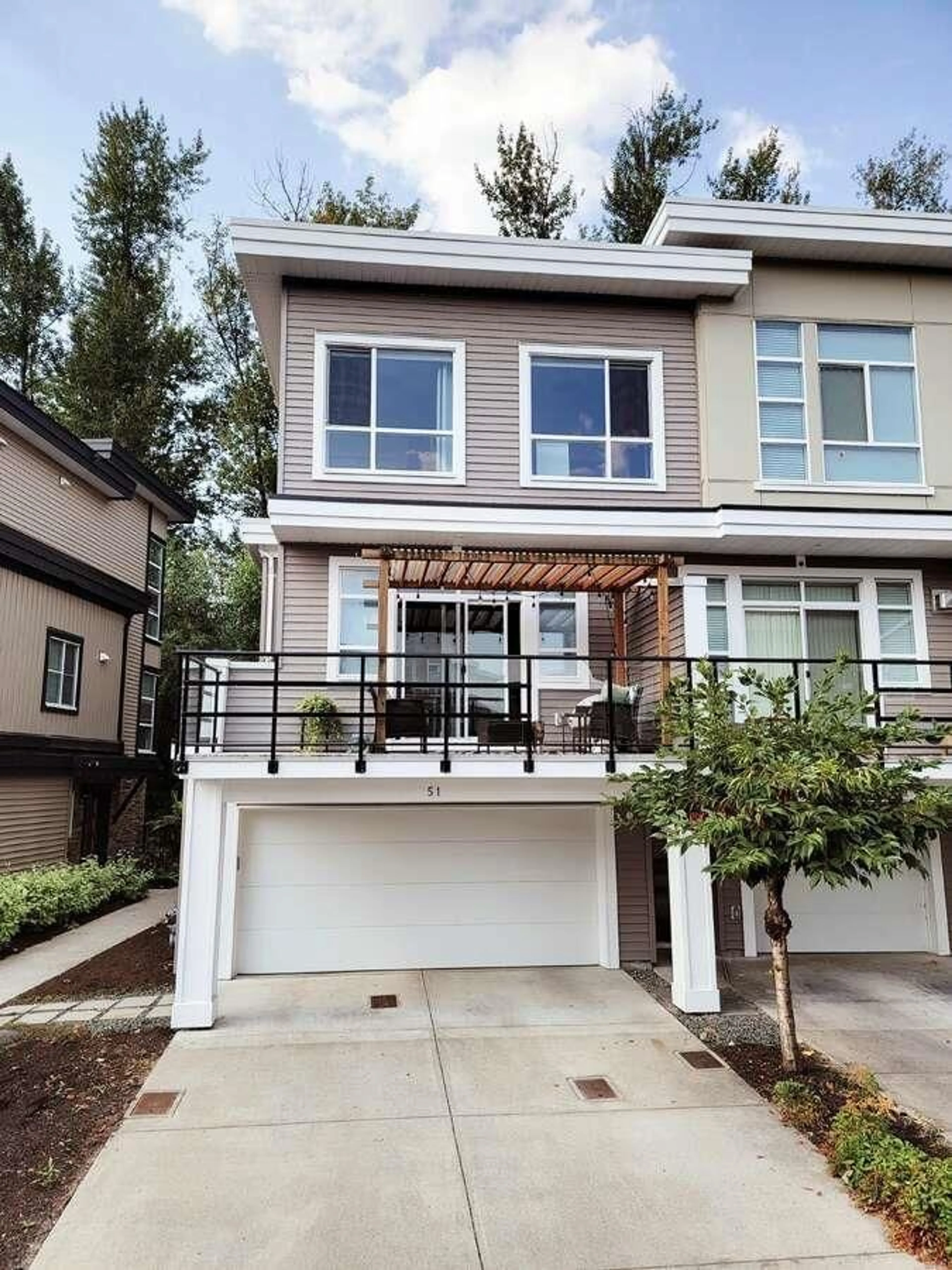 Home with vinyl exterior material, street for 51 - 8413 MIDTOWN WAY, Chilliwack British Columbia V2P0G7