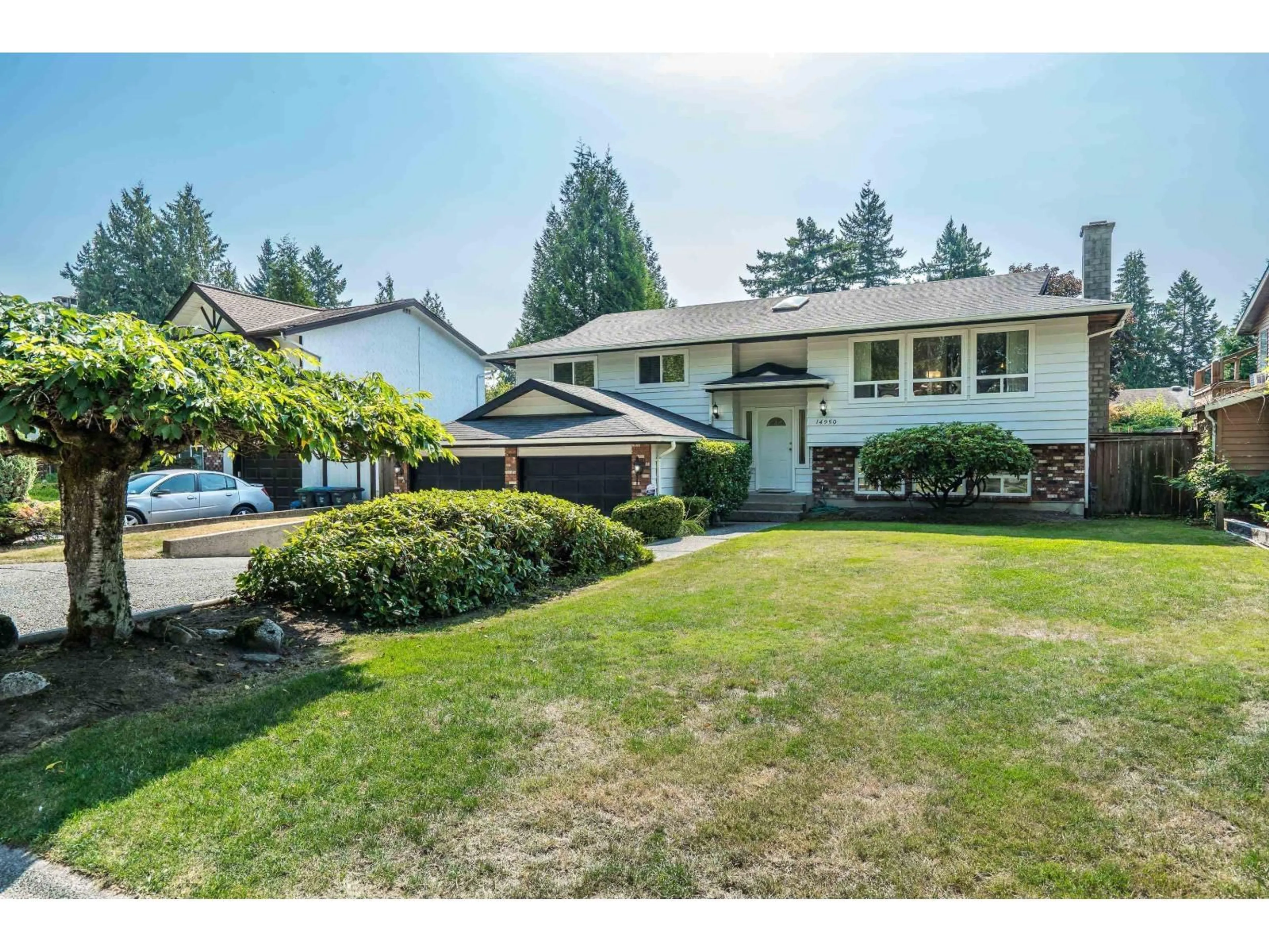 A pic from outside/outdoor area/front of a property/back of a property/a pic from drone, street for 14950 92A, Surrey British Columbia V3R7A5