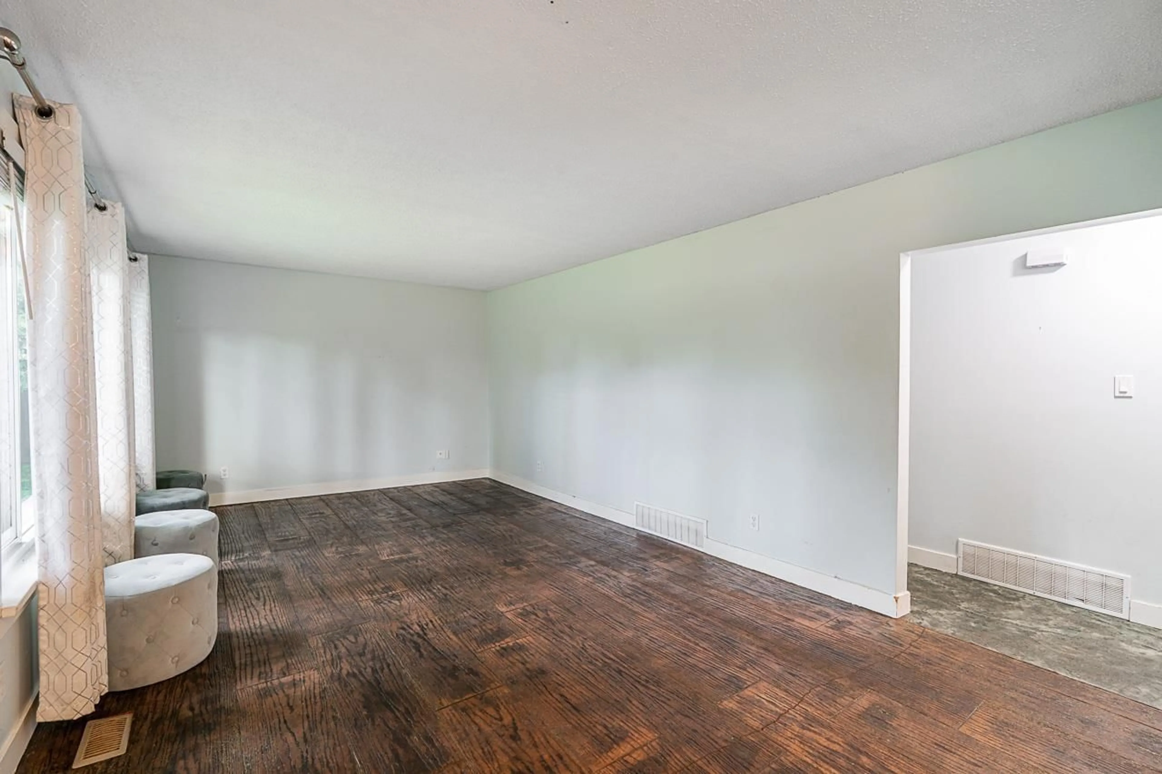A pic of a room for 23768 FRASER, Langley British Columbia V2Z2K8