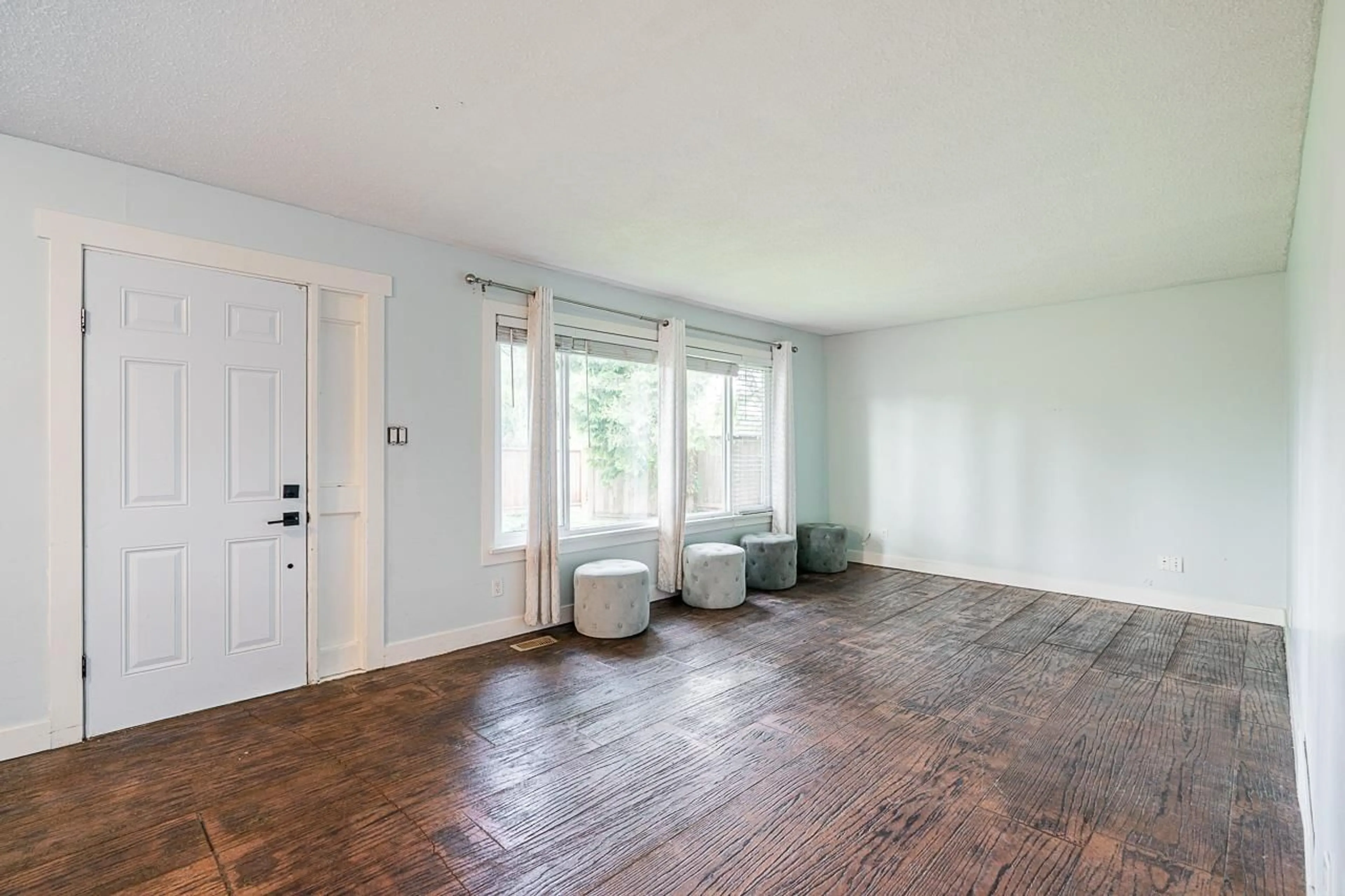 A pic of a room for 23768 FRASER, Langley British Columbia V2Z2K8