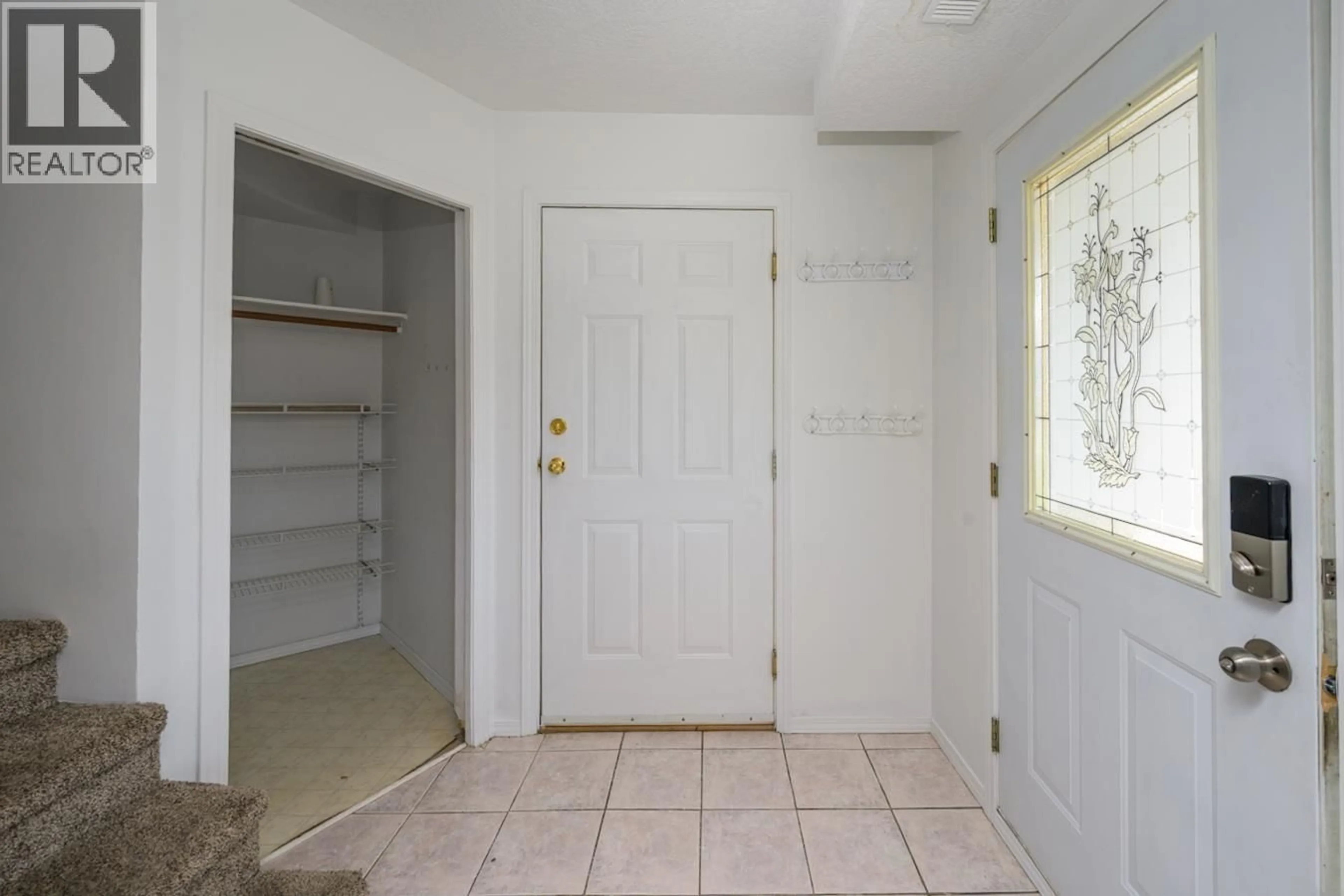 Indoor entryway for 102 - 3308 UNDERHILL ROAD, Prince George British Columbia V2N1W5