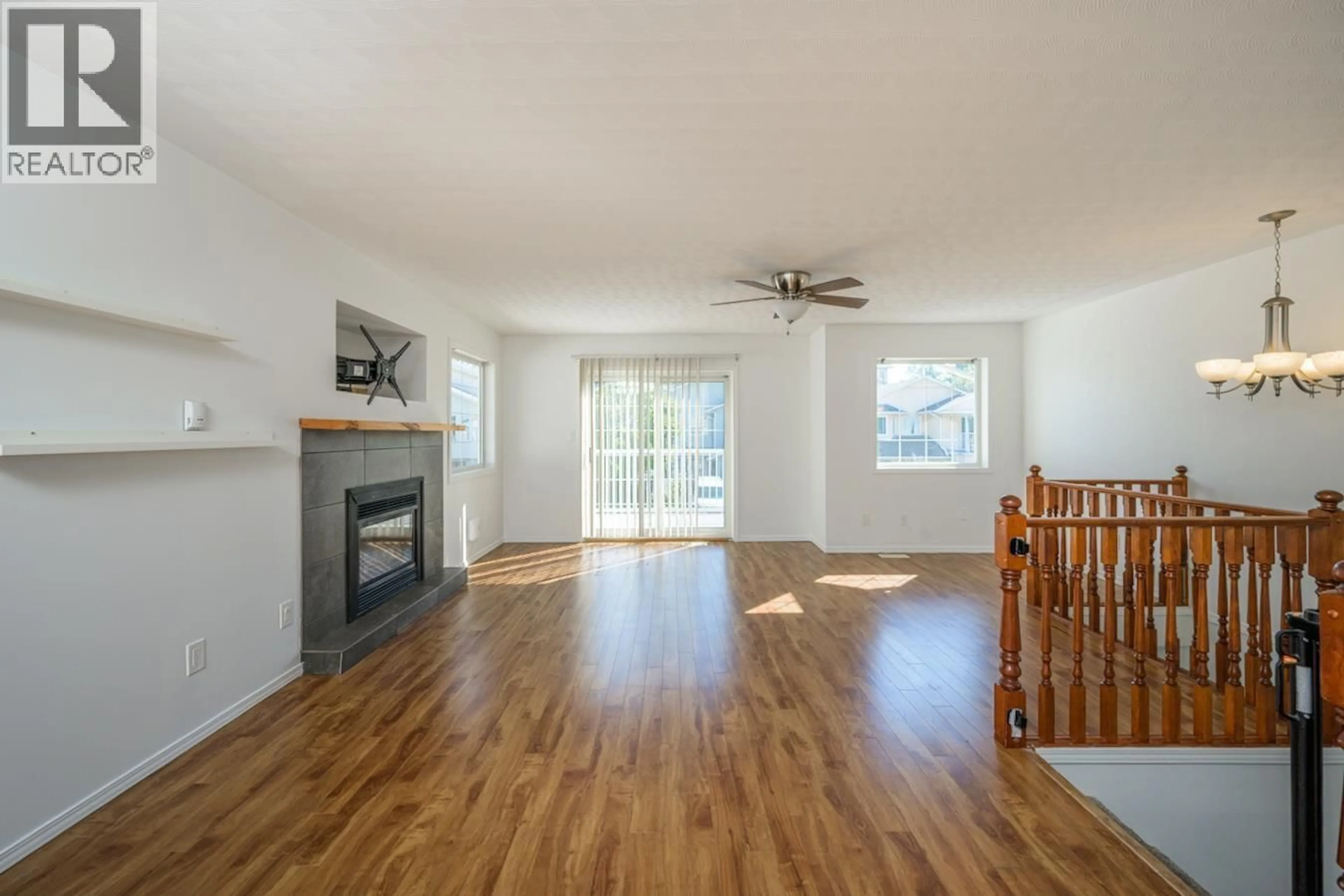 Living room with furniture, wood/laminate floor for 102 - 3308 UNDERHILL ROAD, Prince George British Columbia V2N1W5