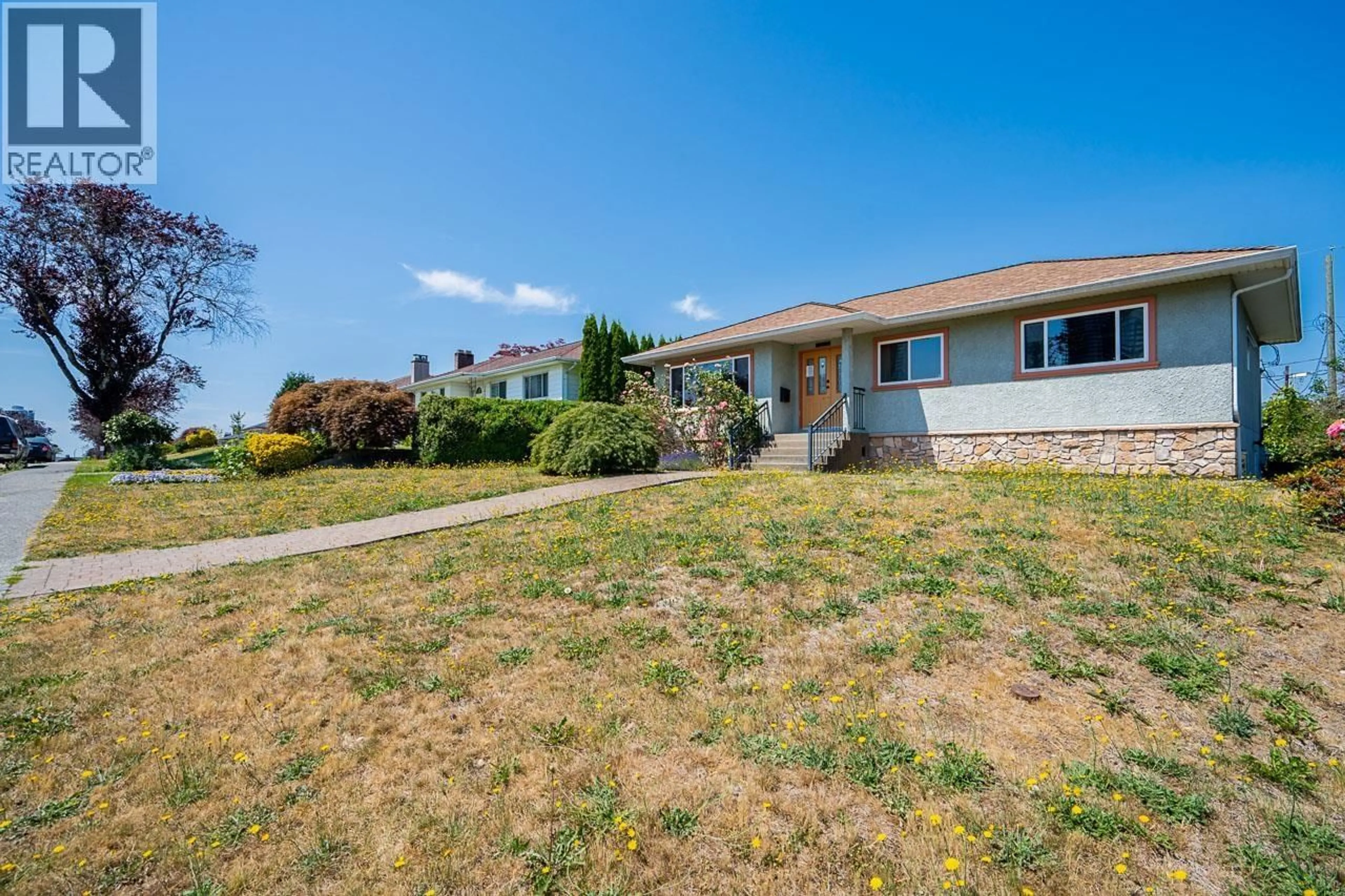 A pic from outside/outdoor area/front of a property/back of a property/a pic from drone, unknown for 4871 HIGHLAWN DRIVE, Burnaby British Columbia V5C3T2