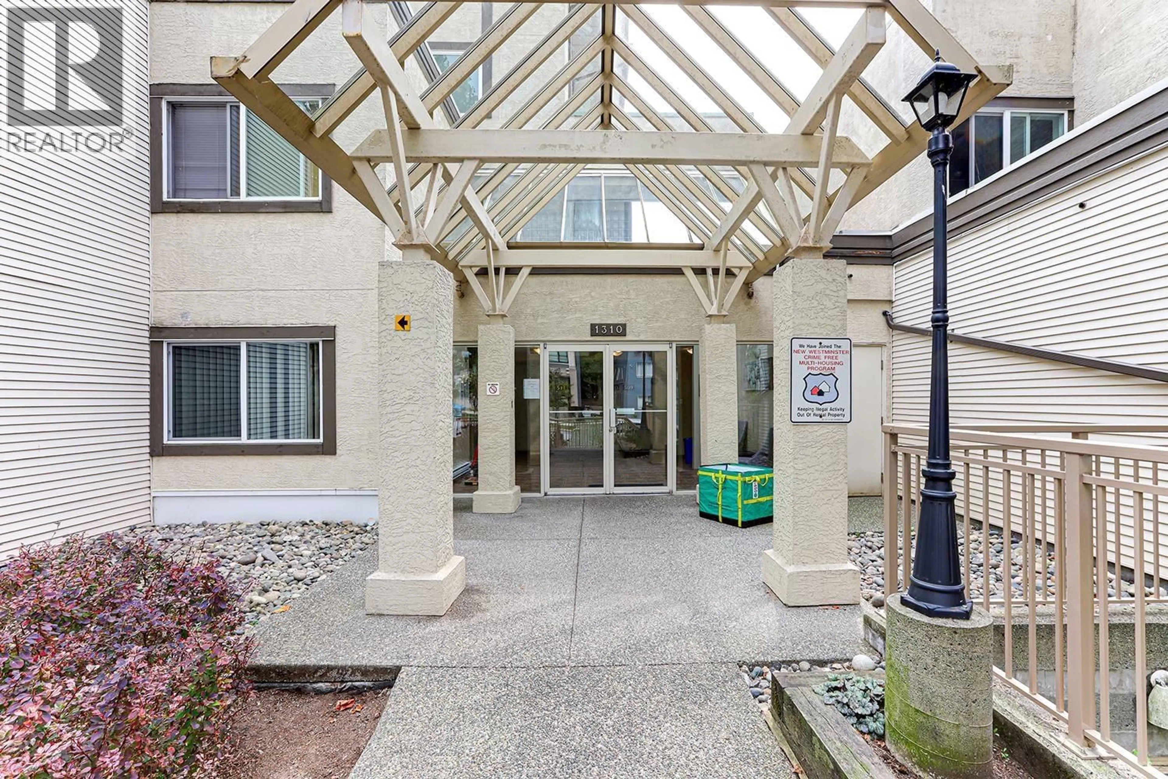 Indoor foyer for 614 - 1310 CARIBOO STREET, New Westminster British Columbia V3M1X2