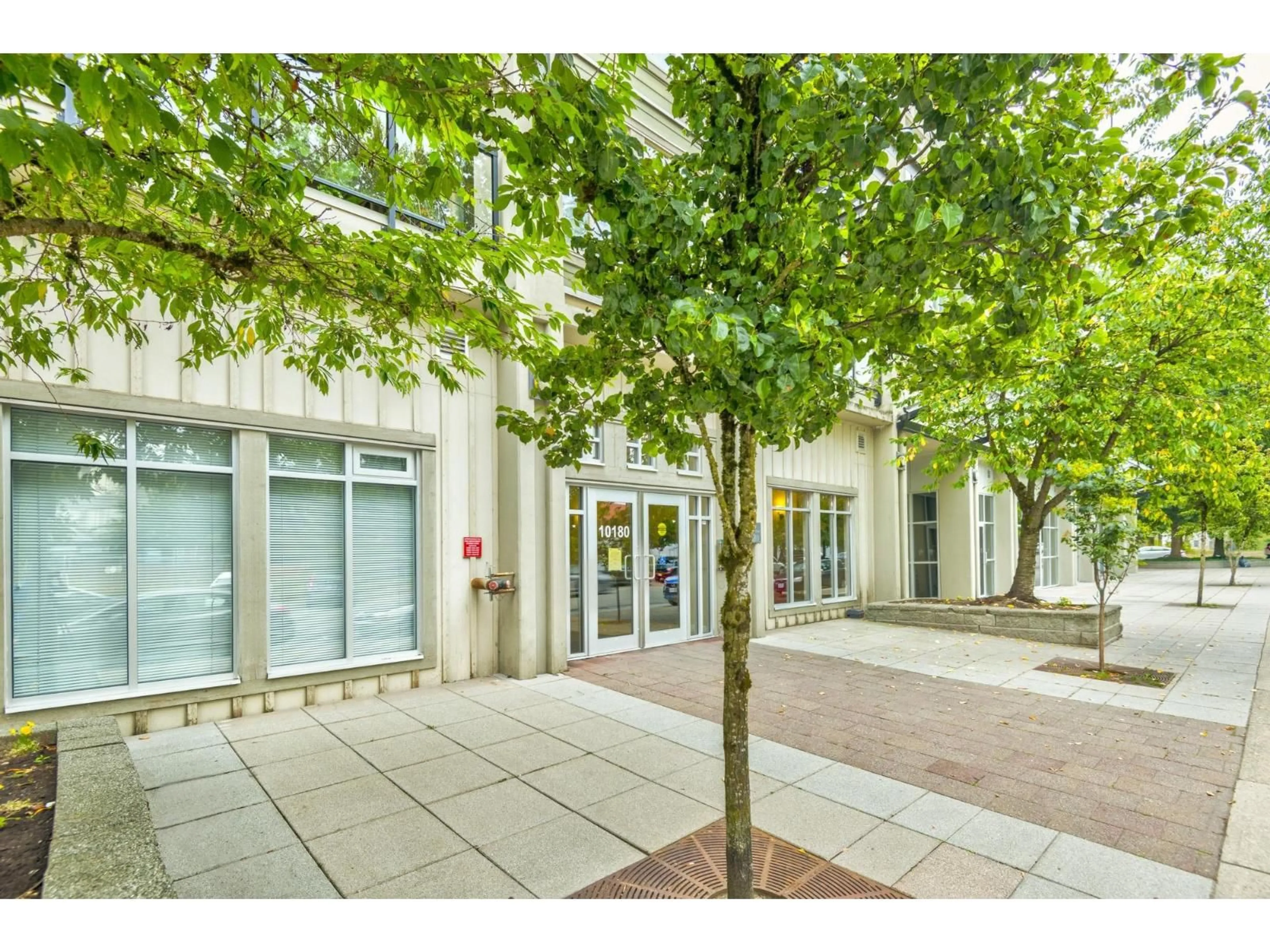 Indoor foyer for 428 - 10180 153, Surrey British Columbia V3R0B5
