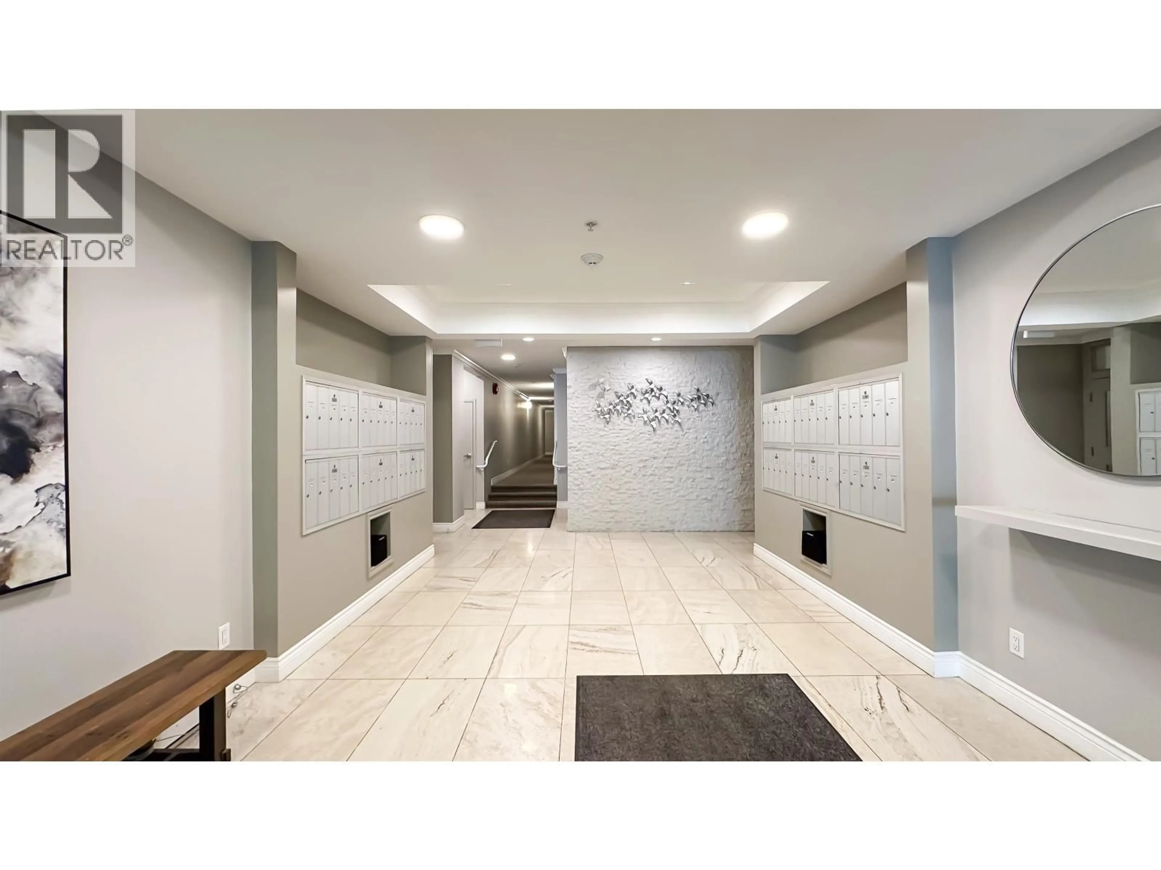 Indoor foyer for 204 - 2628 YEW STREET, Vancouver British Columbia V6K4T4