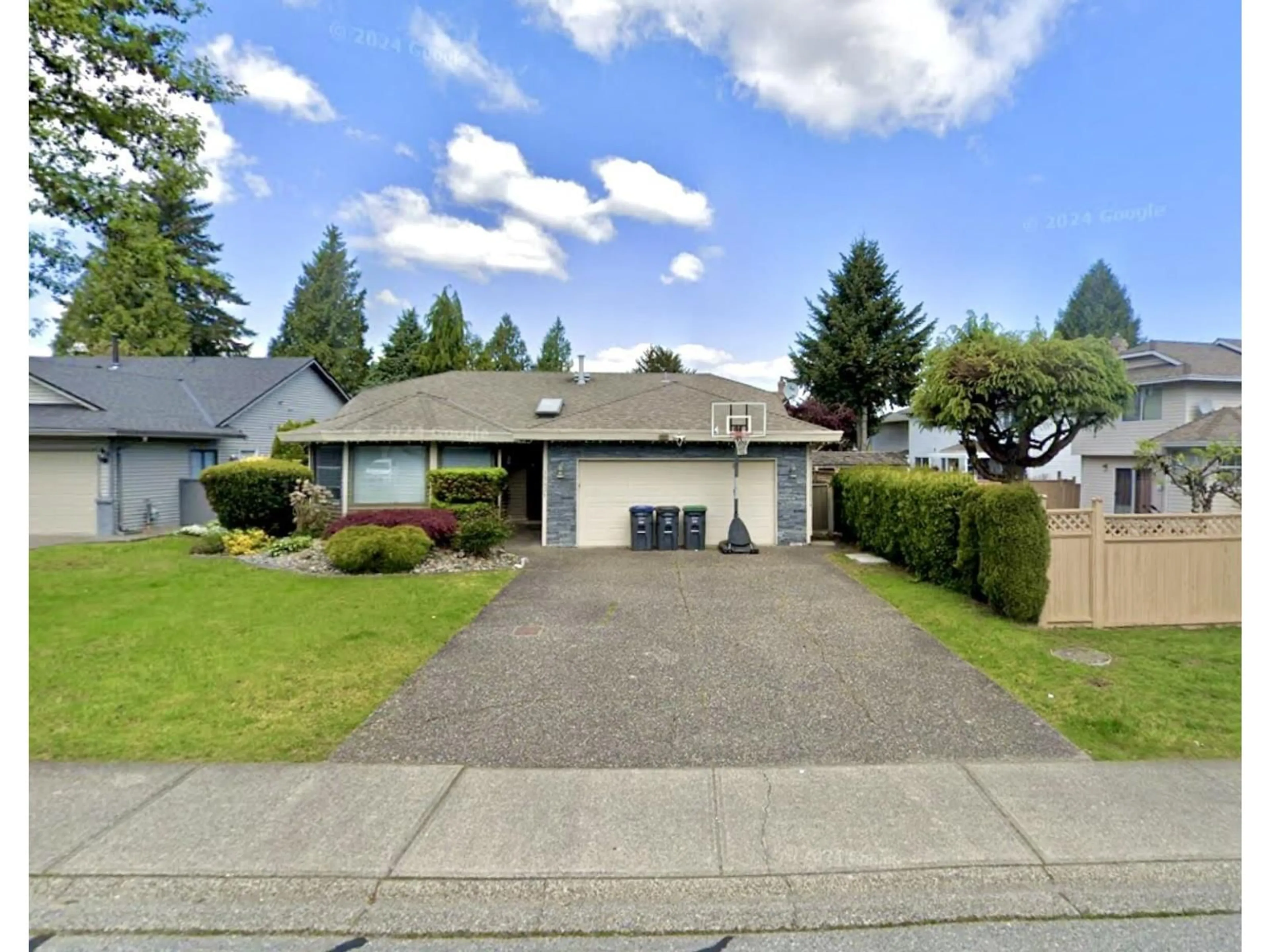 Home with vinyl exterior material, street for 15431 93, Surrey British Columbia V3R9B5