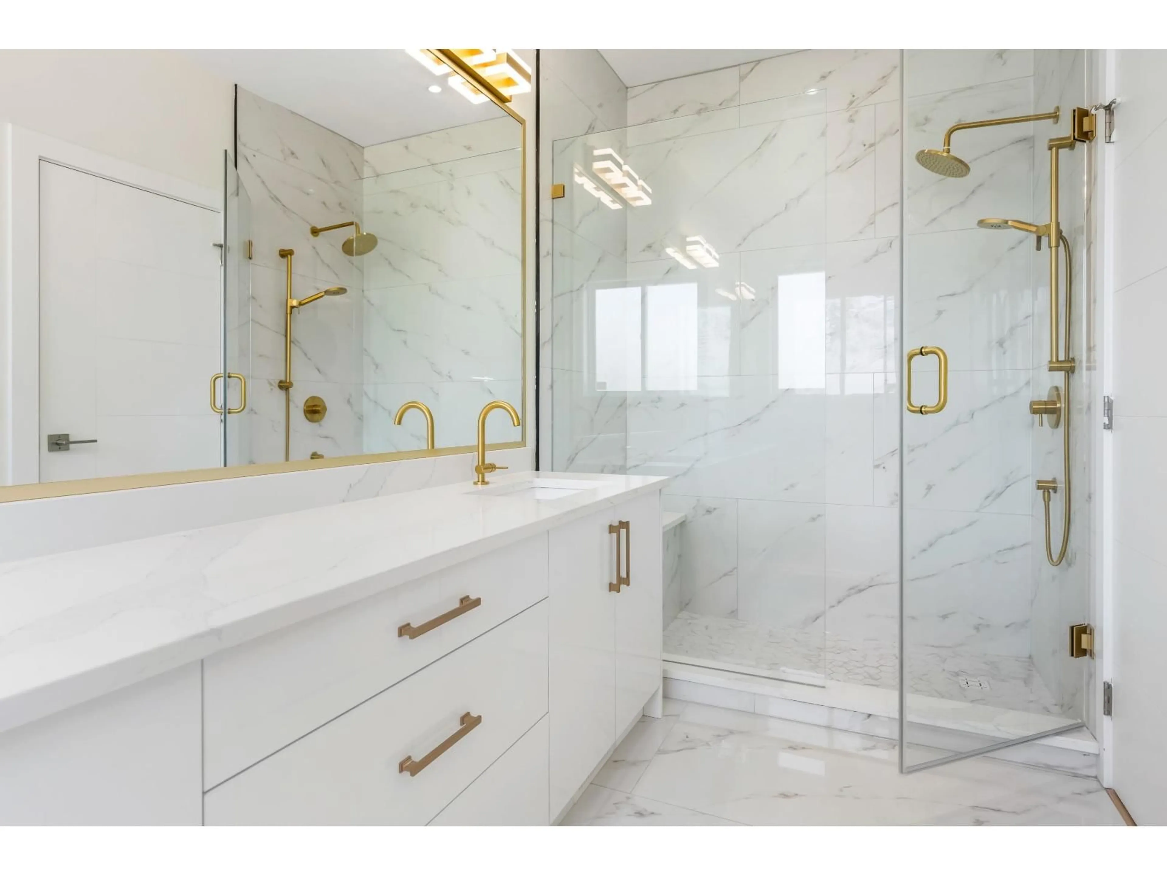 Contemporary bathroom, ceramic/tile floor for 8585 FOREST GATE DRIVE, Chilliwack British Columbia V4Z0C7