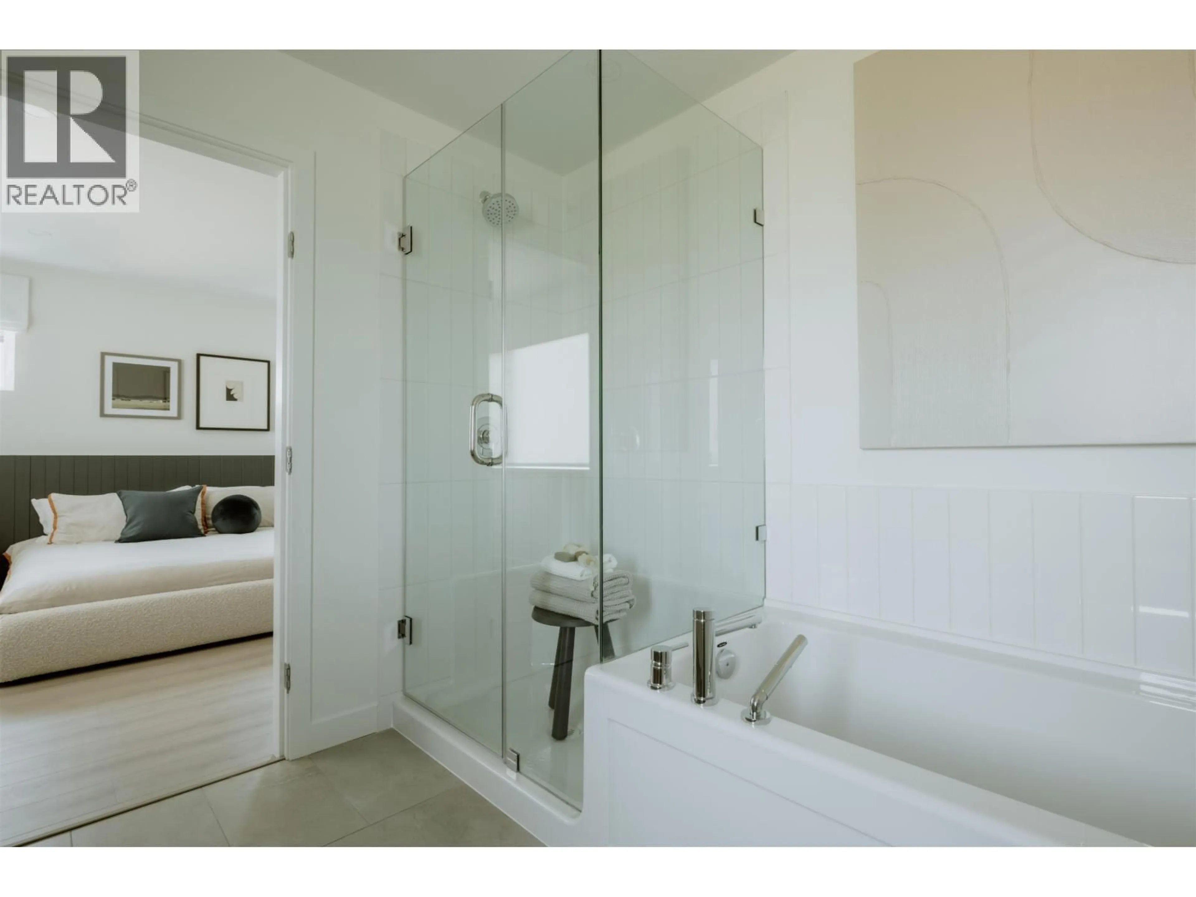 Contemporary bathroom, ceramic/tile floor for 2470 ALDER WAY, Tsawwassen British Columbia V4M0G8