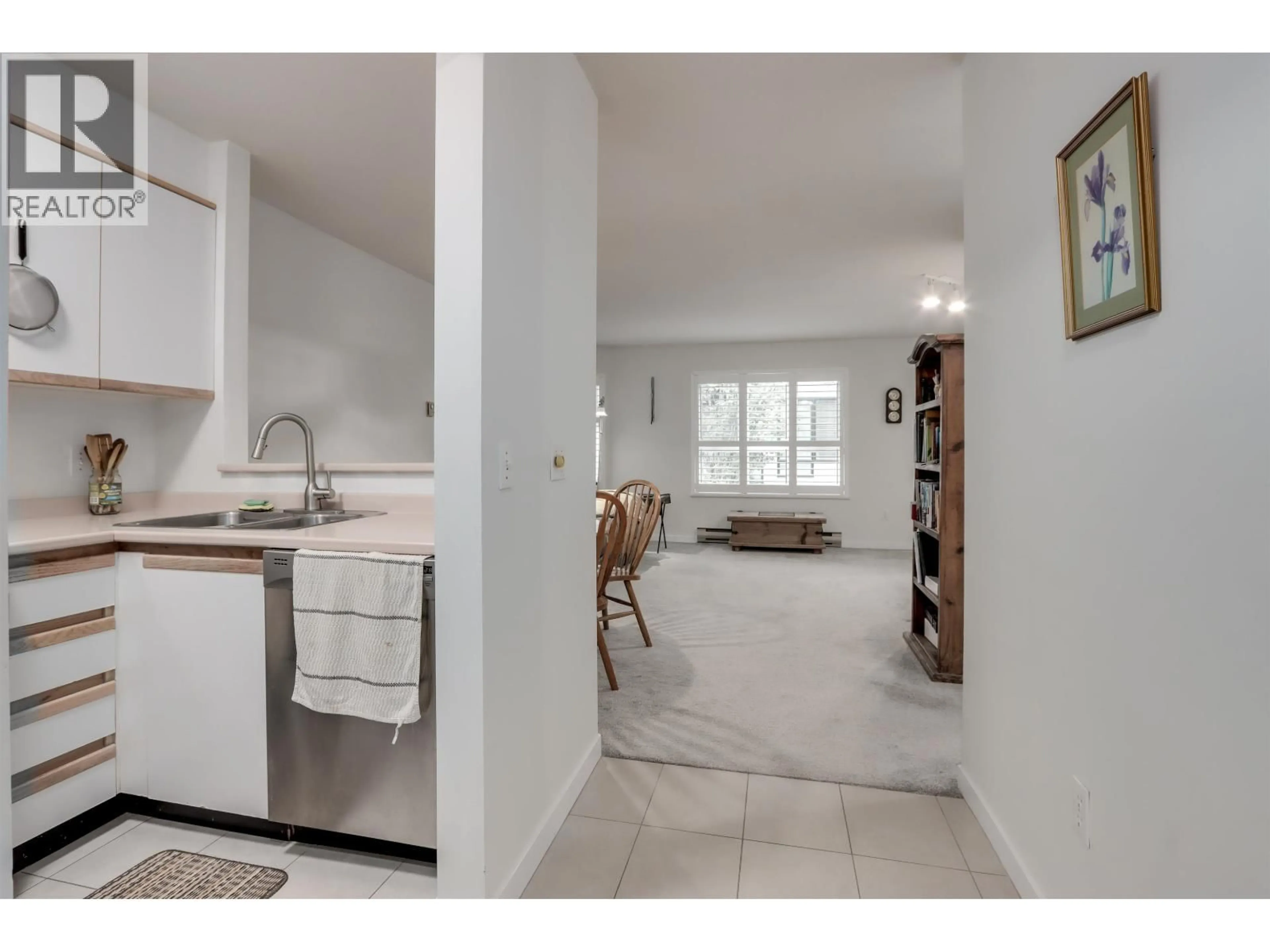 Standard kitchen, unknown for 205 - 1535 CHESTERFIELD AVENUE, North Vancouver British Columbia V7M2N5