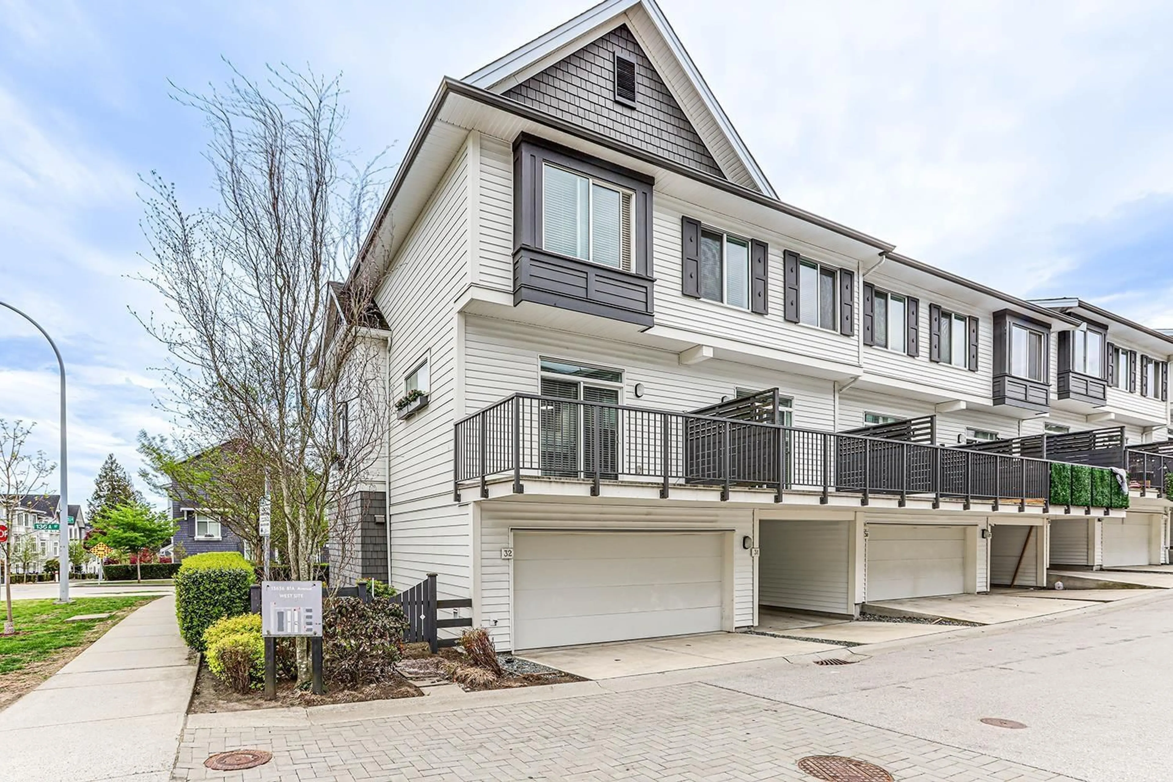 Home with vinyl exterior material, street for 32 - 13636 81A, Surrey British Columbia V3W1H9