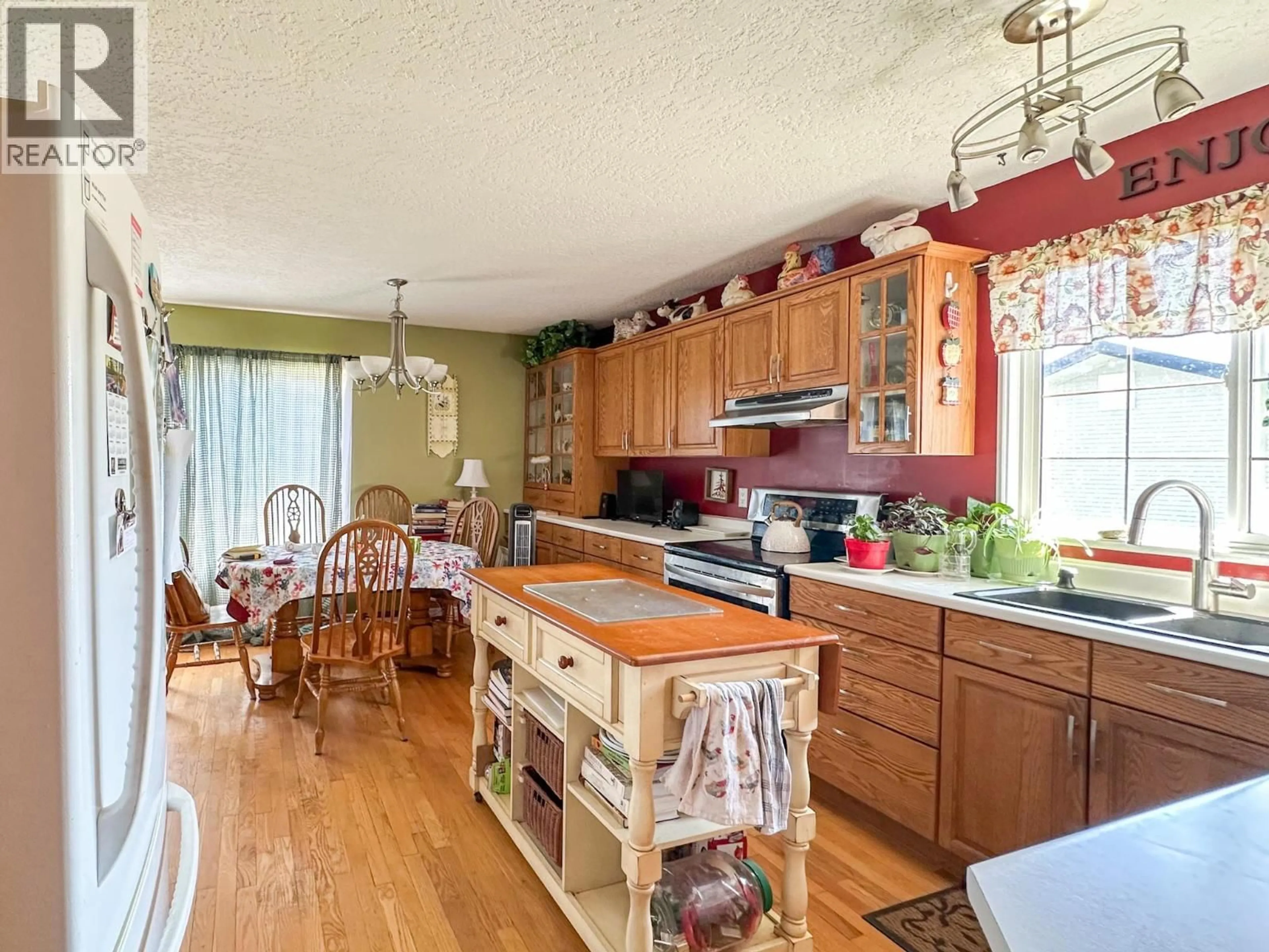 Open concept kitchen, unknown for 19 INGENIKA DRIVE, Mackenzie British Columbia V0J2C0