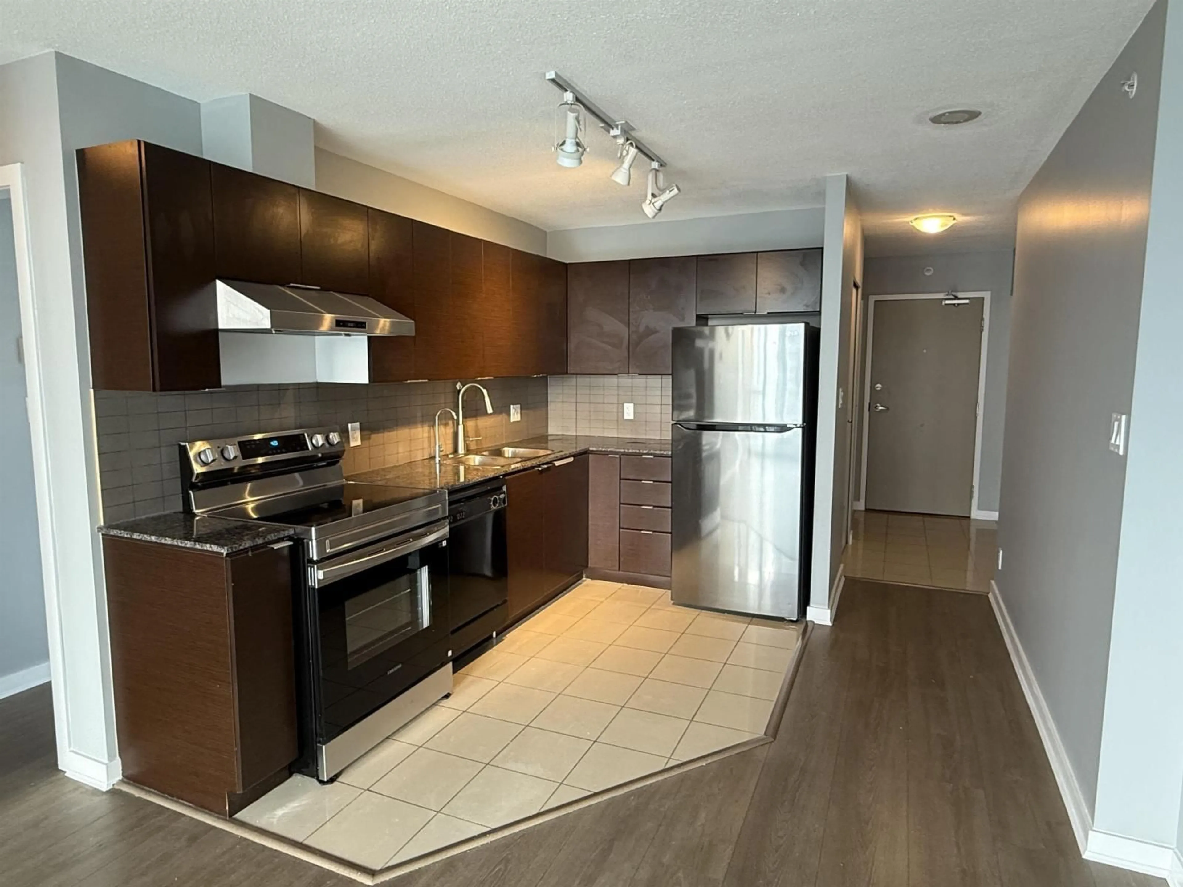 Standard kitchen, unknown for 1609 - 13618 100, Surrey British Columbia V3T0A8