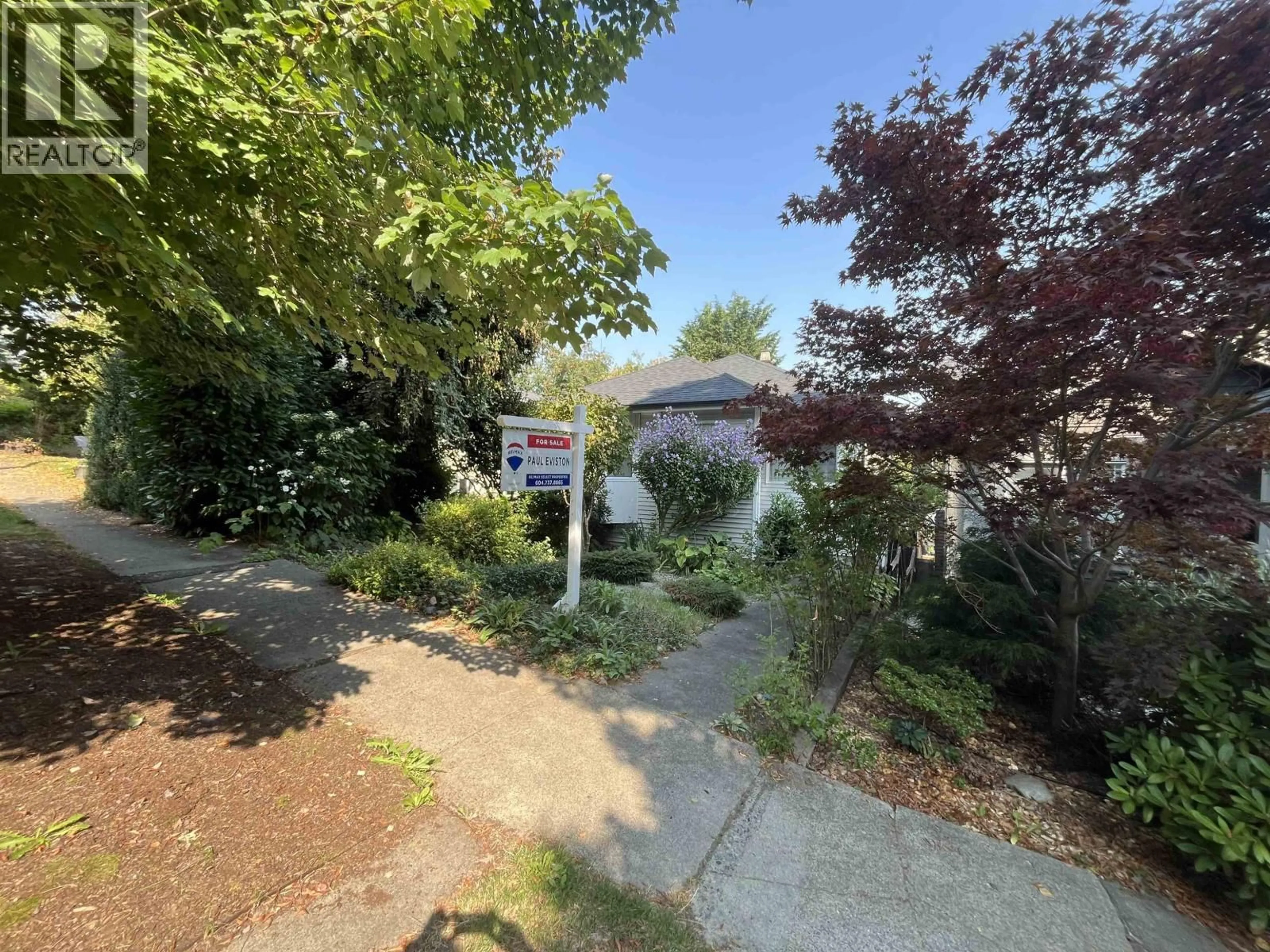 A pic from outside/outdoor area/front of a property/back of a property/a pic from drone, street for 637 24TH AVENUE, Vancouver British Columbia V5Z2B7