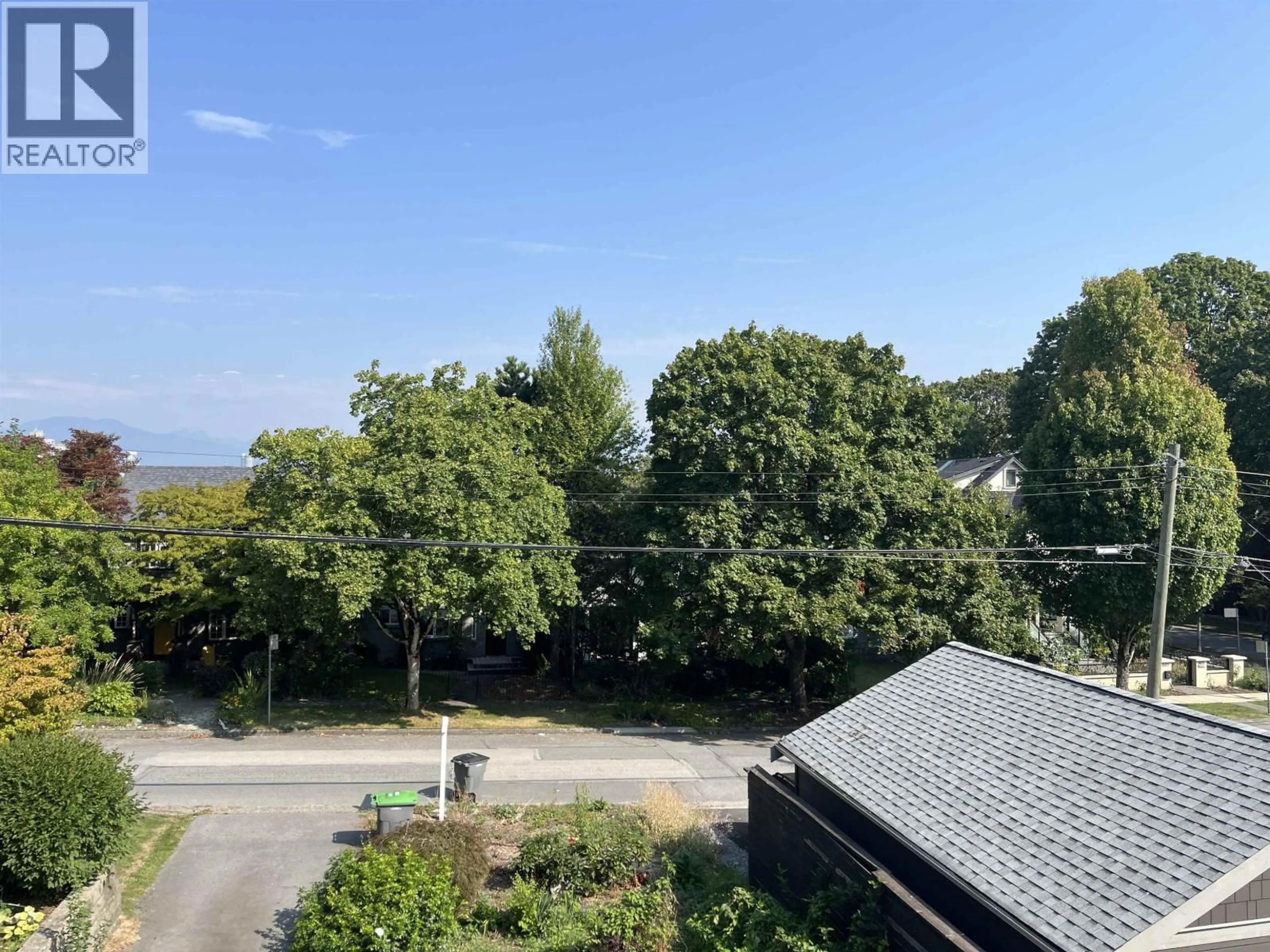 A pic from outside/outdoor area/front of a property/back of a property/a pic from drone, unknown for 637 24TH AVENUE, Vancouver British Columbia V5Z2B7