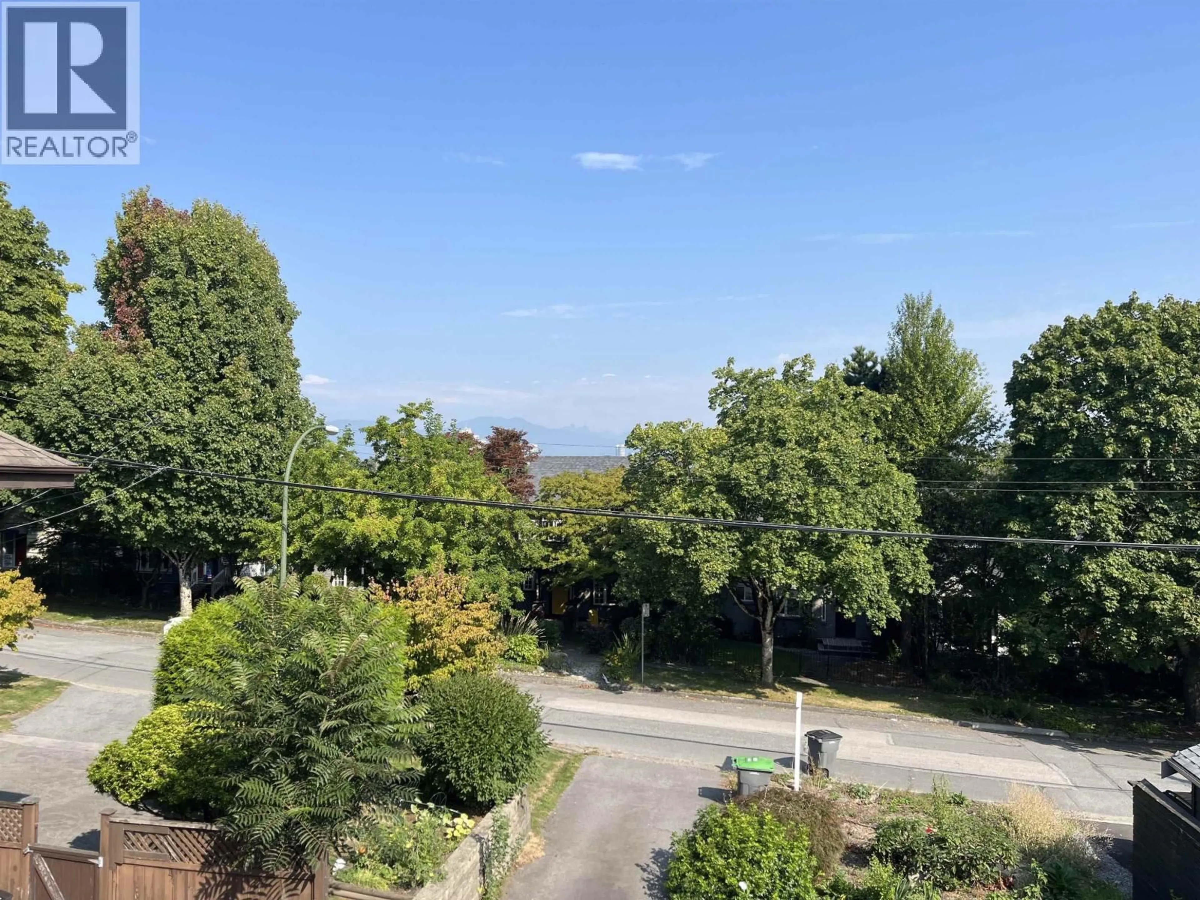 A pic from outside/outdoor area/front of a property/back of a property/a pic from drone, water/lake/river/ocean view for 637 24TH AVENUE, Vancouver British Columbia V5Z2B7