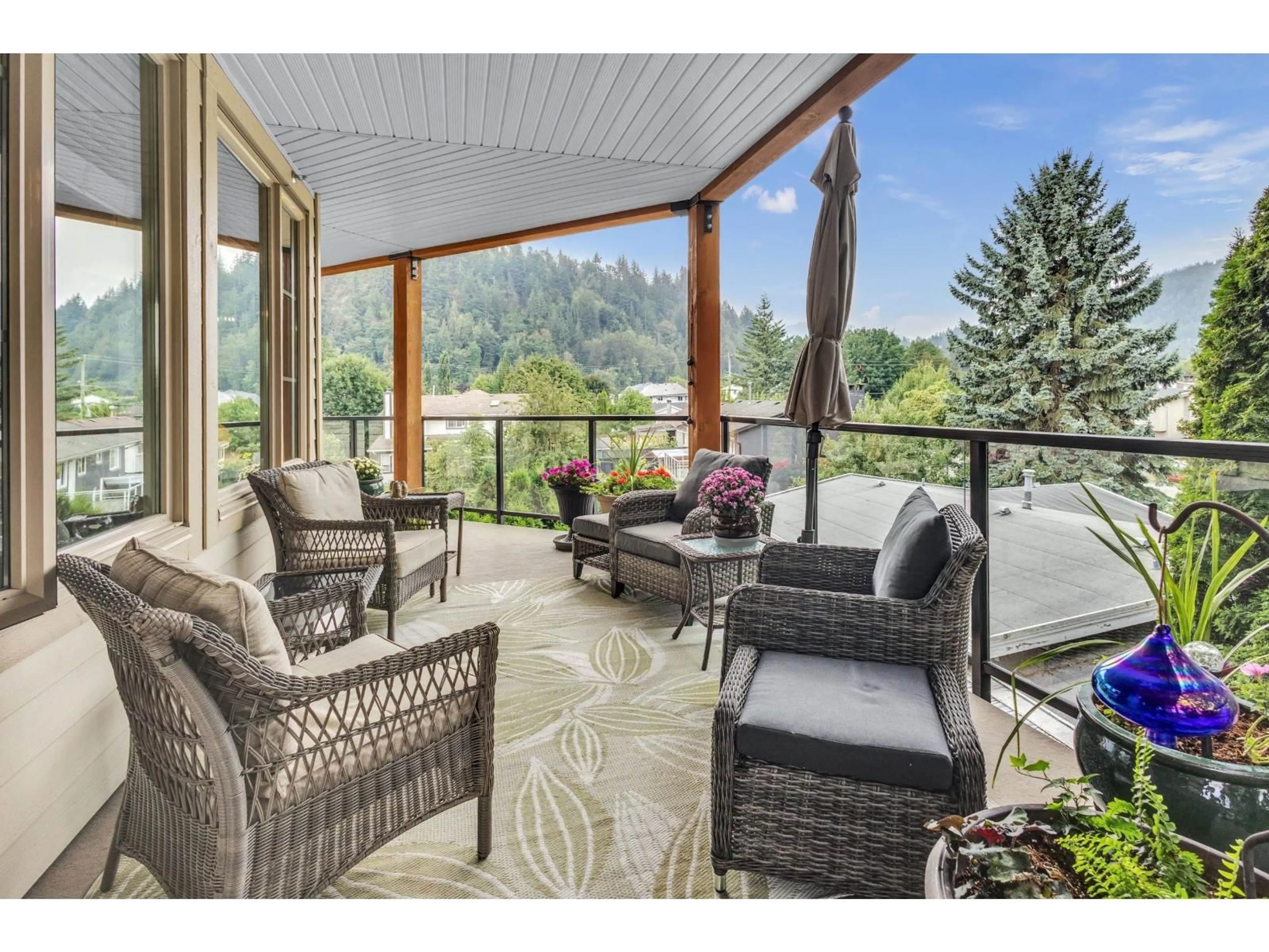 Patio, water/lake/river/ocean view for 304 - 45754 KEITH WILSON ROAD, Chilliwack British Columbia V2R6A2