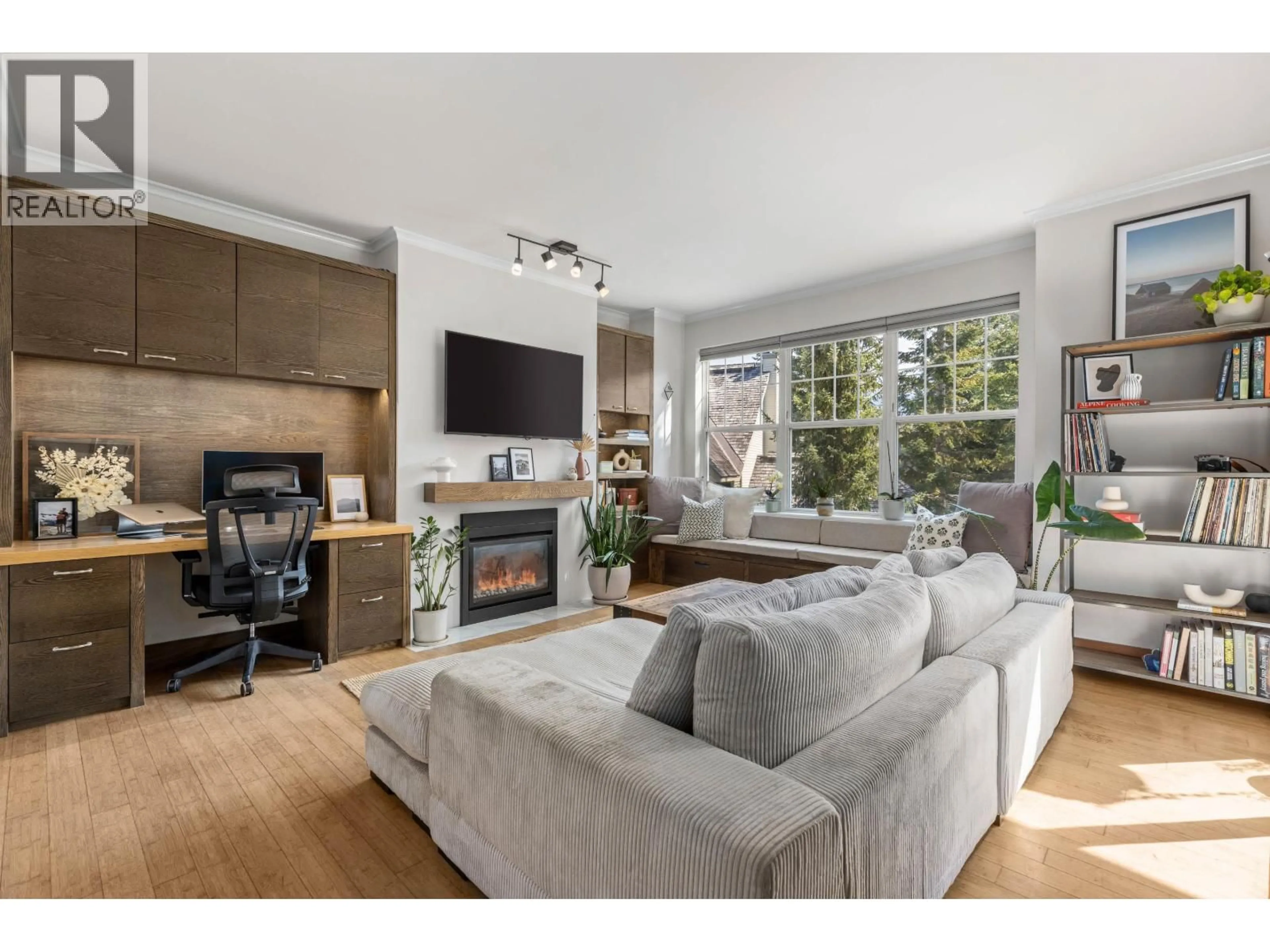 Living room with furniture, wood/laminate floor for 305 - 3300 PTARMIGAN PLACE, Whistler British Columbia V8E0V5