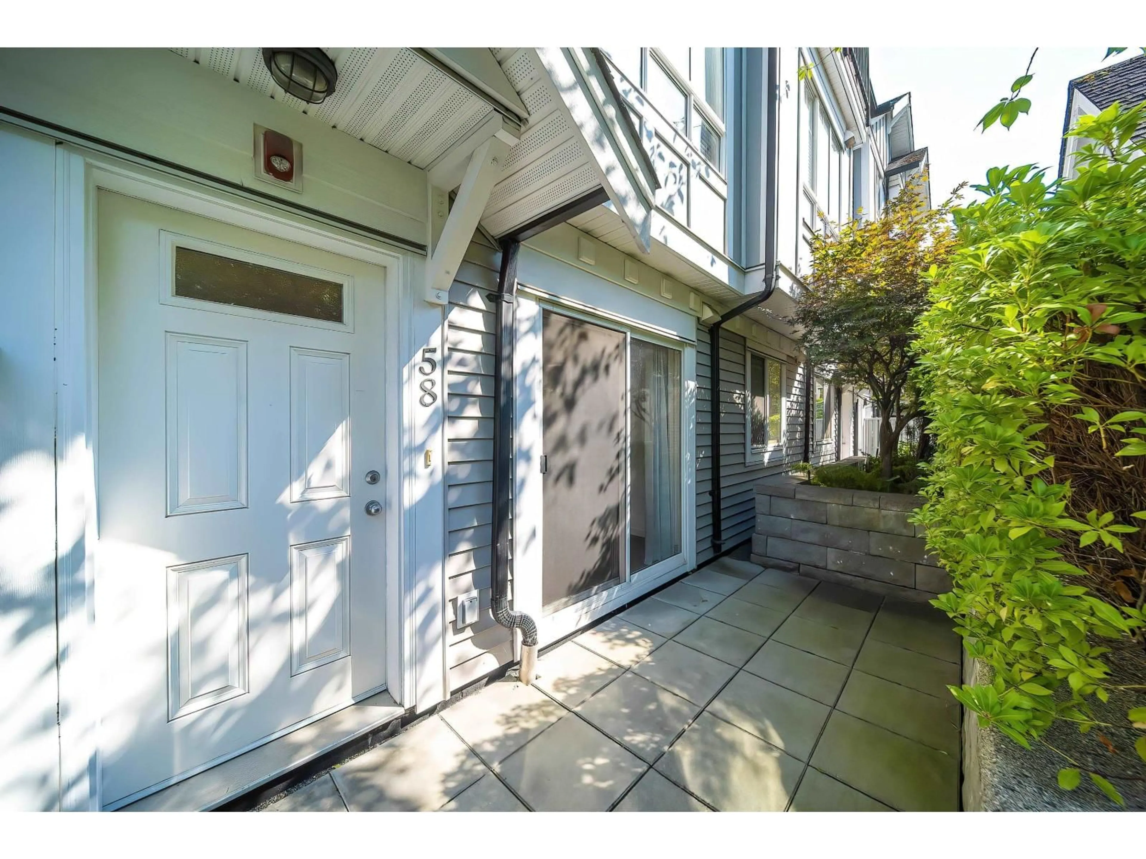 Indoor entryway for 58 - 13239 OLD YALE, Surrey British Columbia V3T3C5
