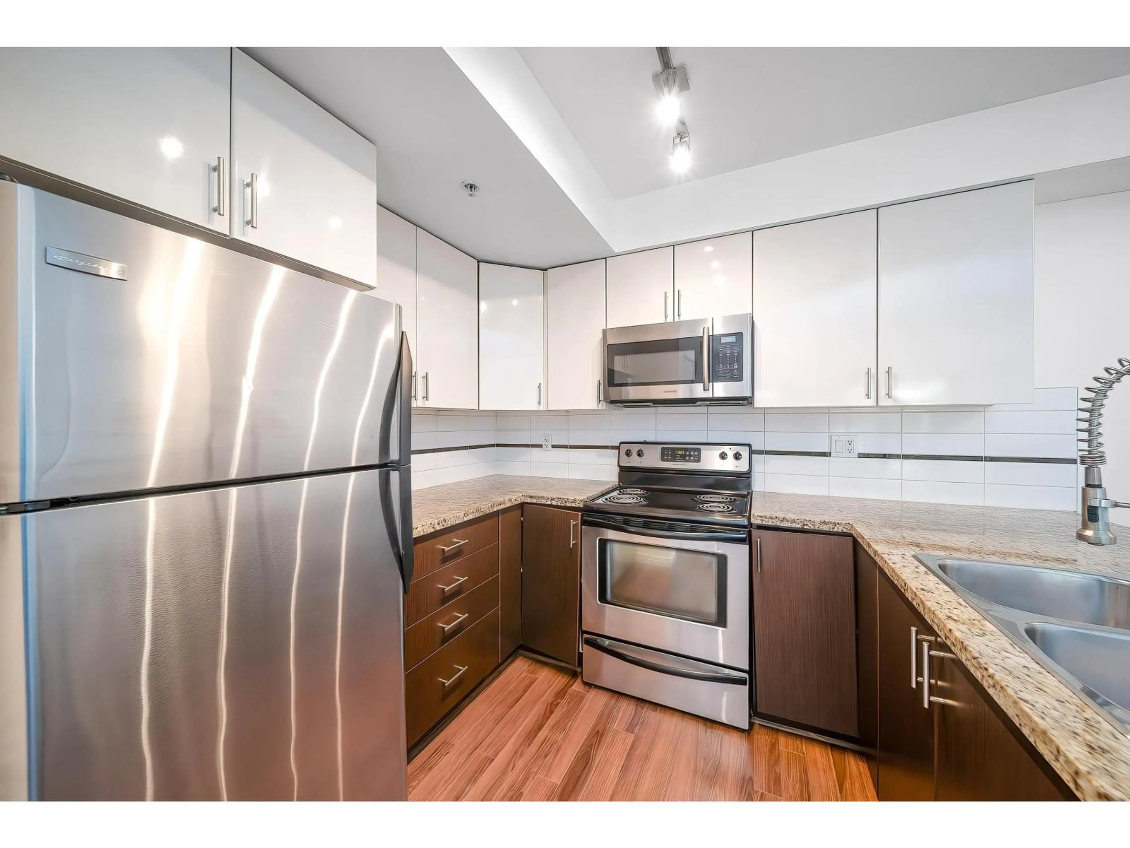 Standard kitchen, wood/laminate floor for 58 - 13239 OLD YALE, Surrey British Columbia V3T3C5