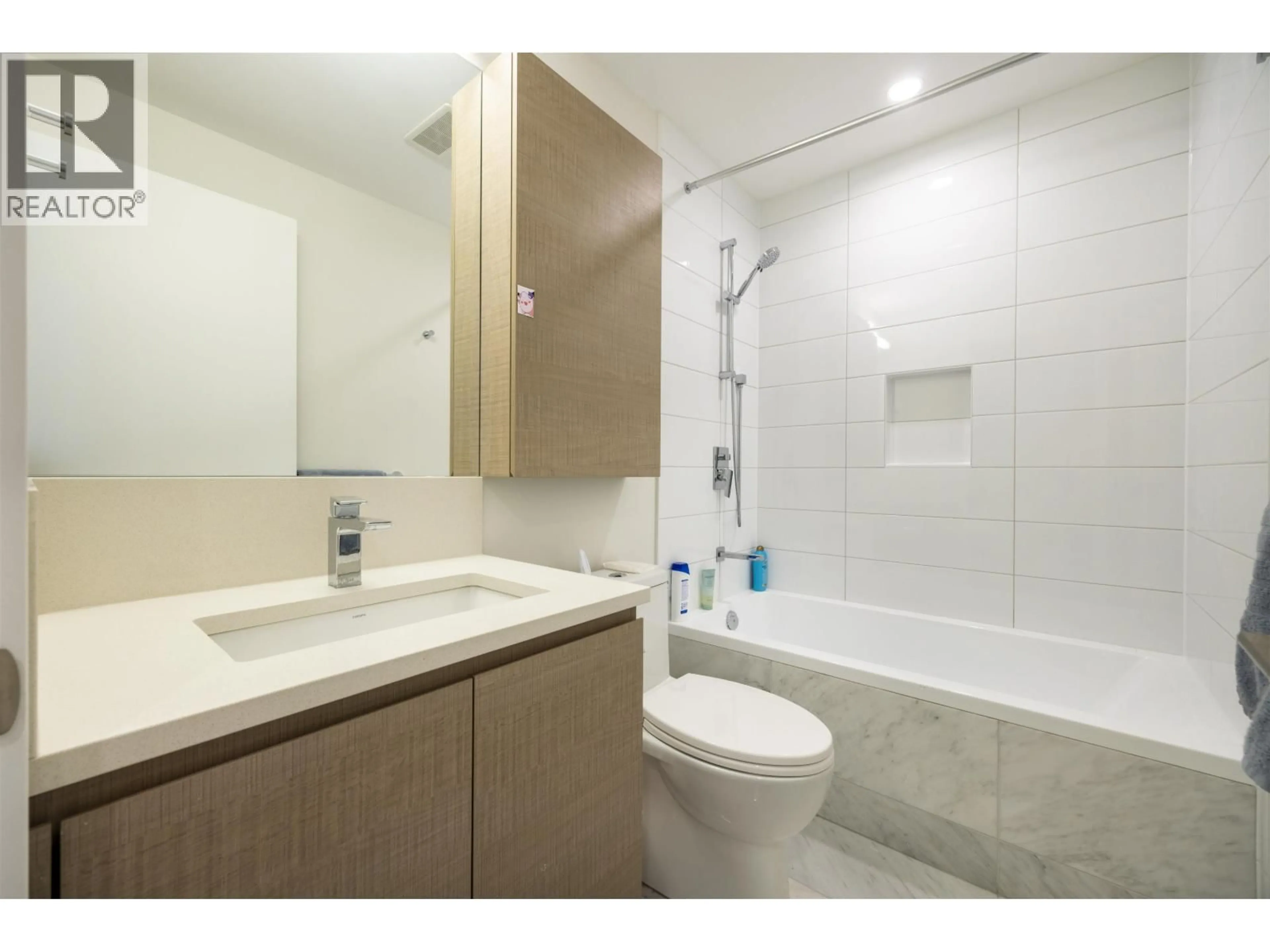 Standard bathroom, ceramic/tile floor for 4103 - 2186 GILMORE AVENUE, Burnaby British Columbia V5C0N7