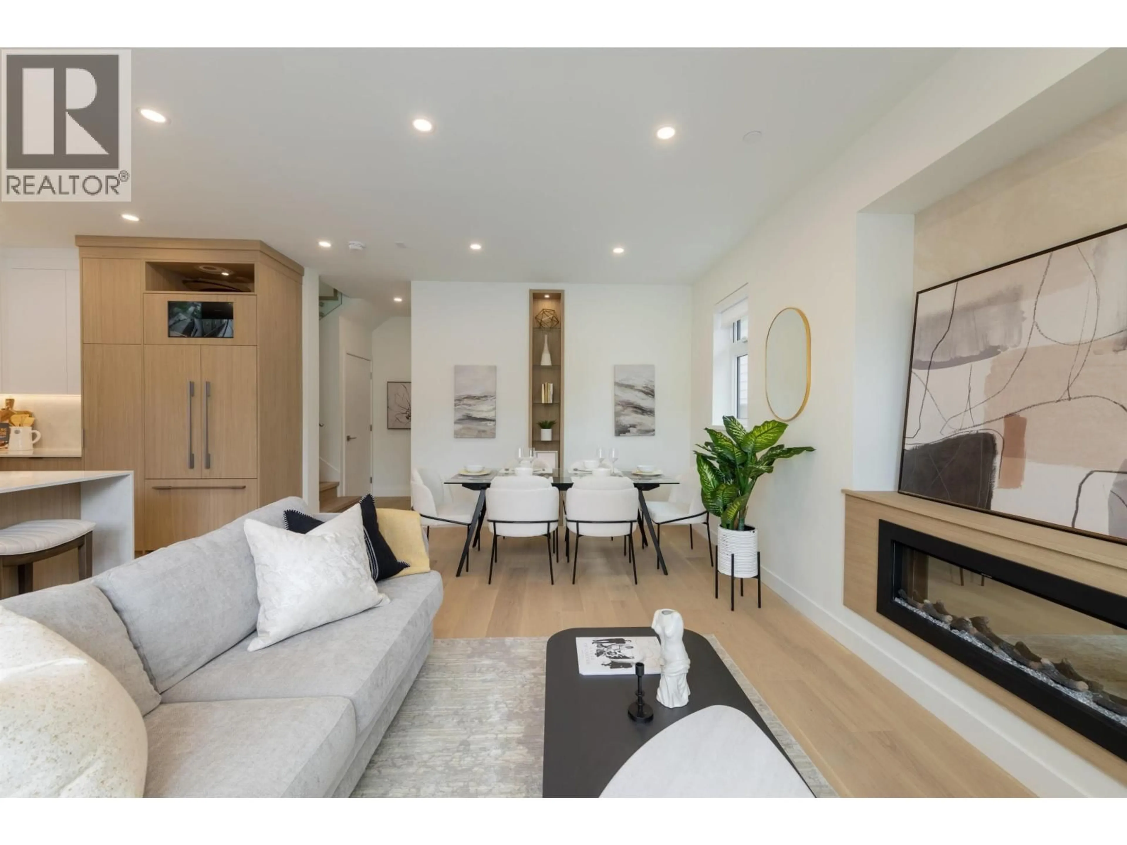 Living room with furniture, wood/laminate floor for 1 - 2750 19TH AVENUE, Vancouver British Columbia V6L1E3