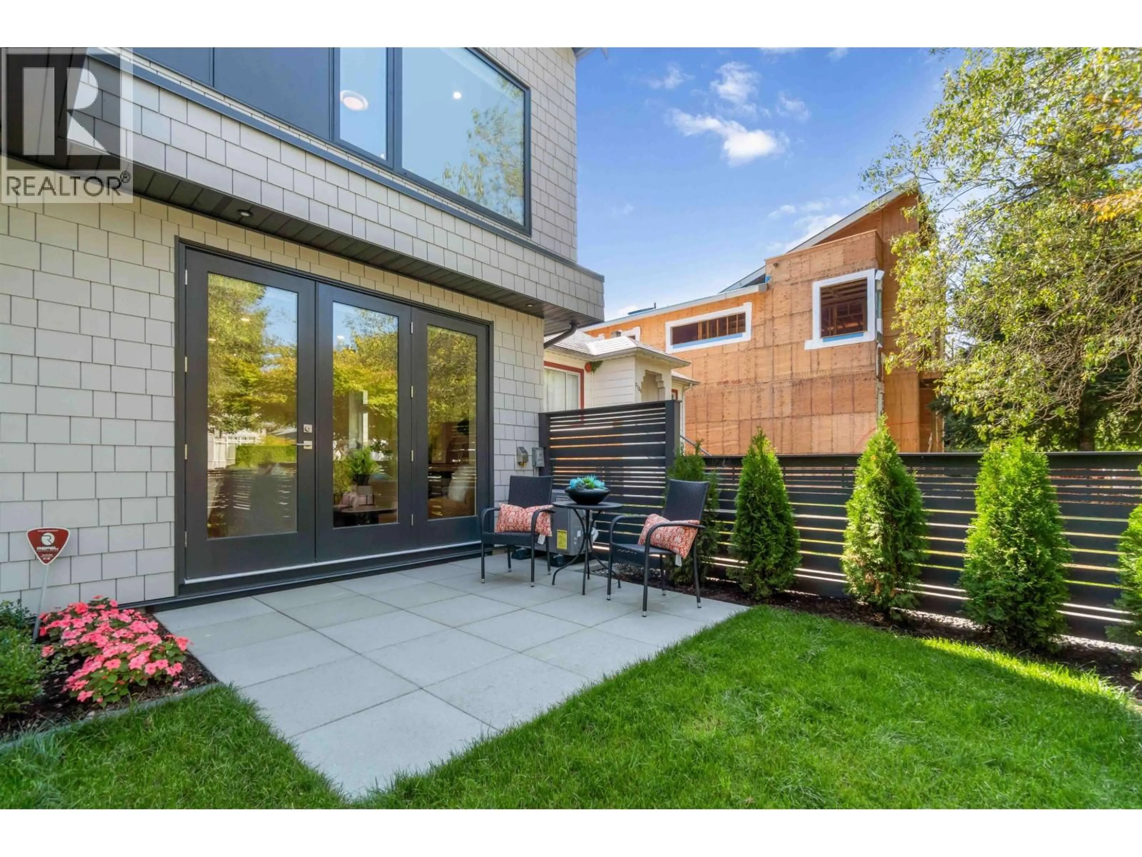 Patio, street for 1 - 2750 19TH AVENUE, Vancouver British Columbia V6L1E3