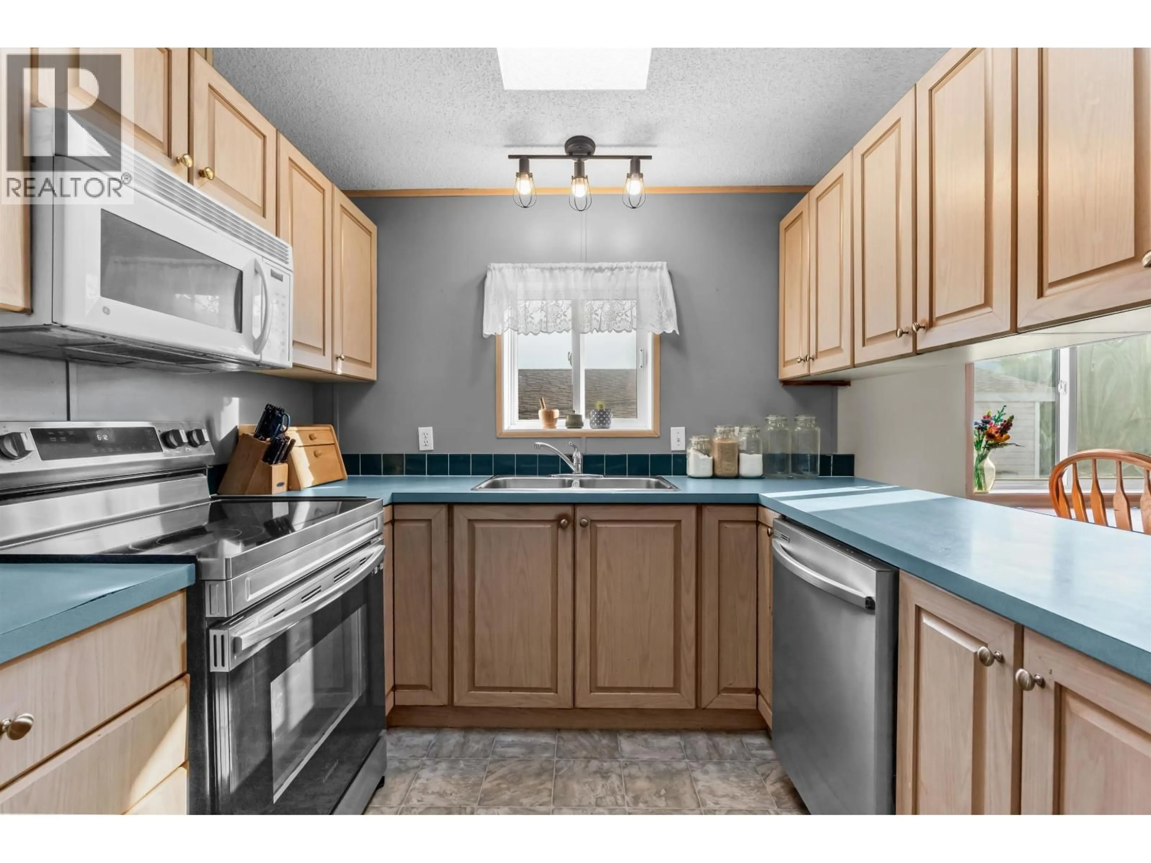 Standard kitchen, unknown for 236 LONGHORN DRIVE, Williams Lake British Columbia V2G4T7