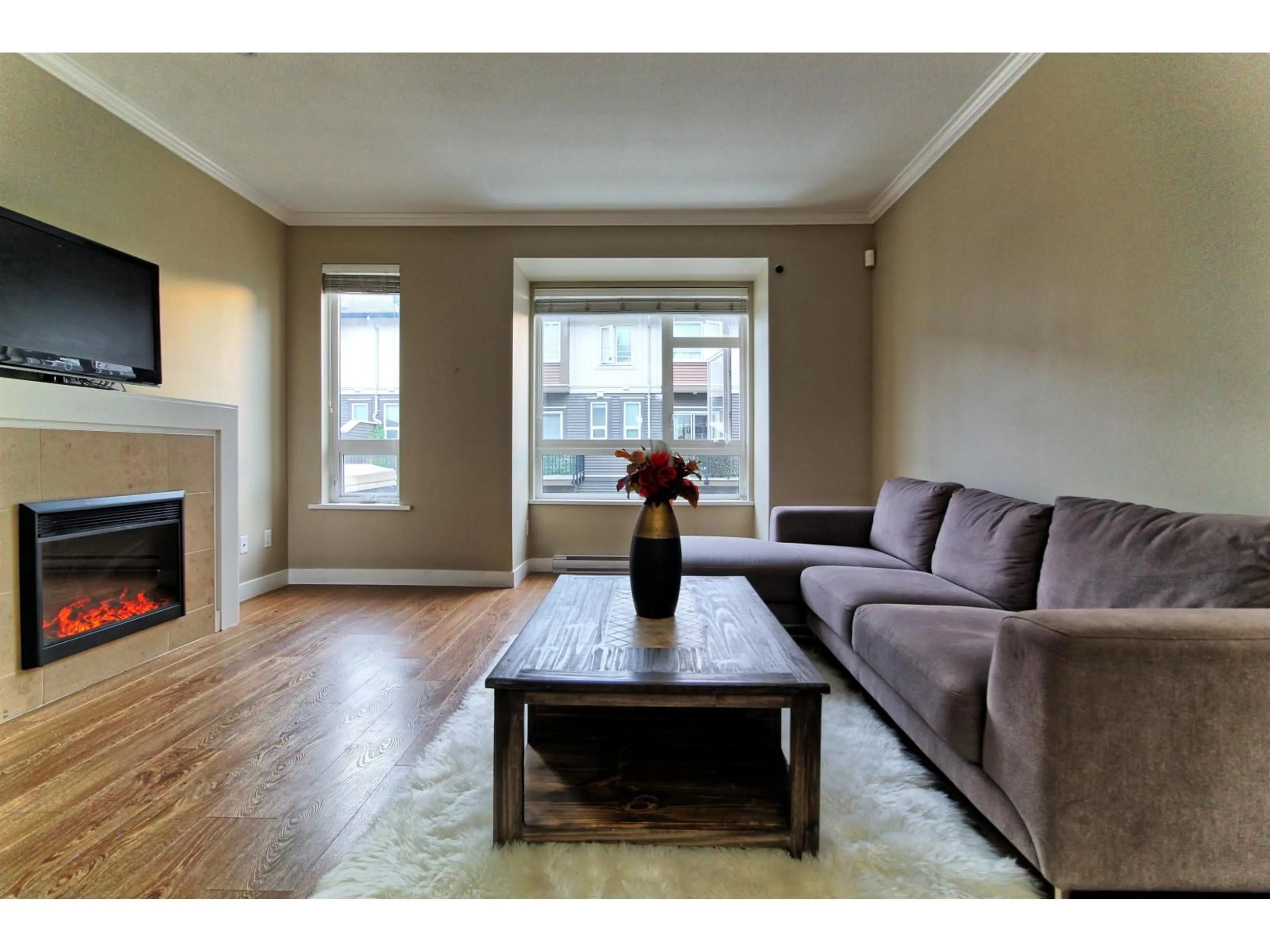 Living room with furniture, wood/laminate floor for 26 - 5888 144, Surrey British Columbia V3X0G8