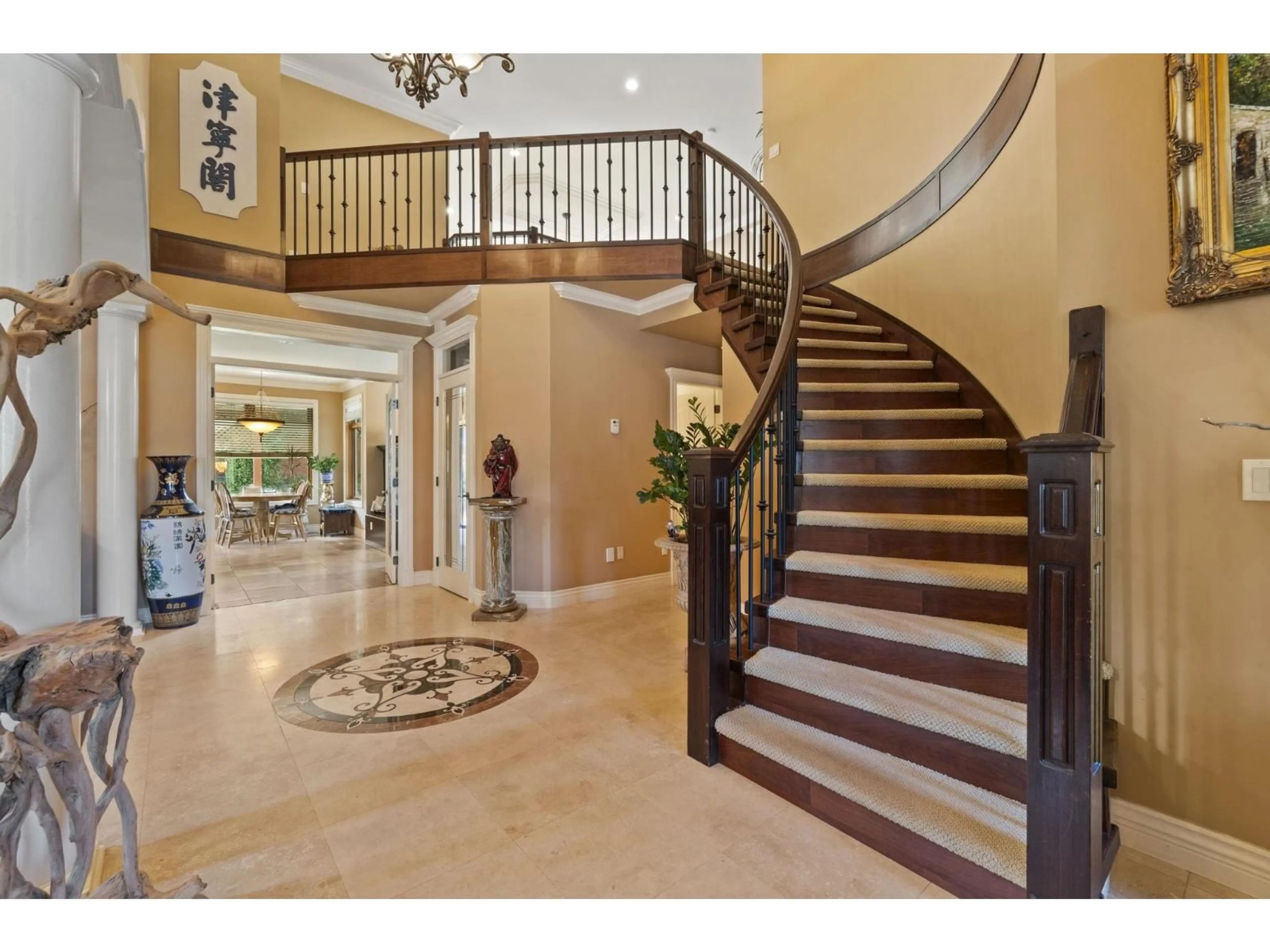 Indoor foyer for 16308 91A, Surrey British Columbia V4N5S5
