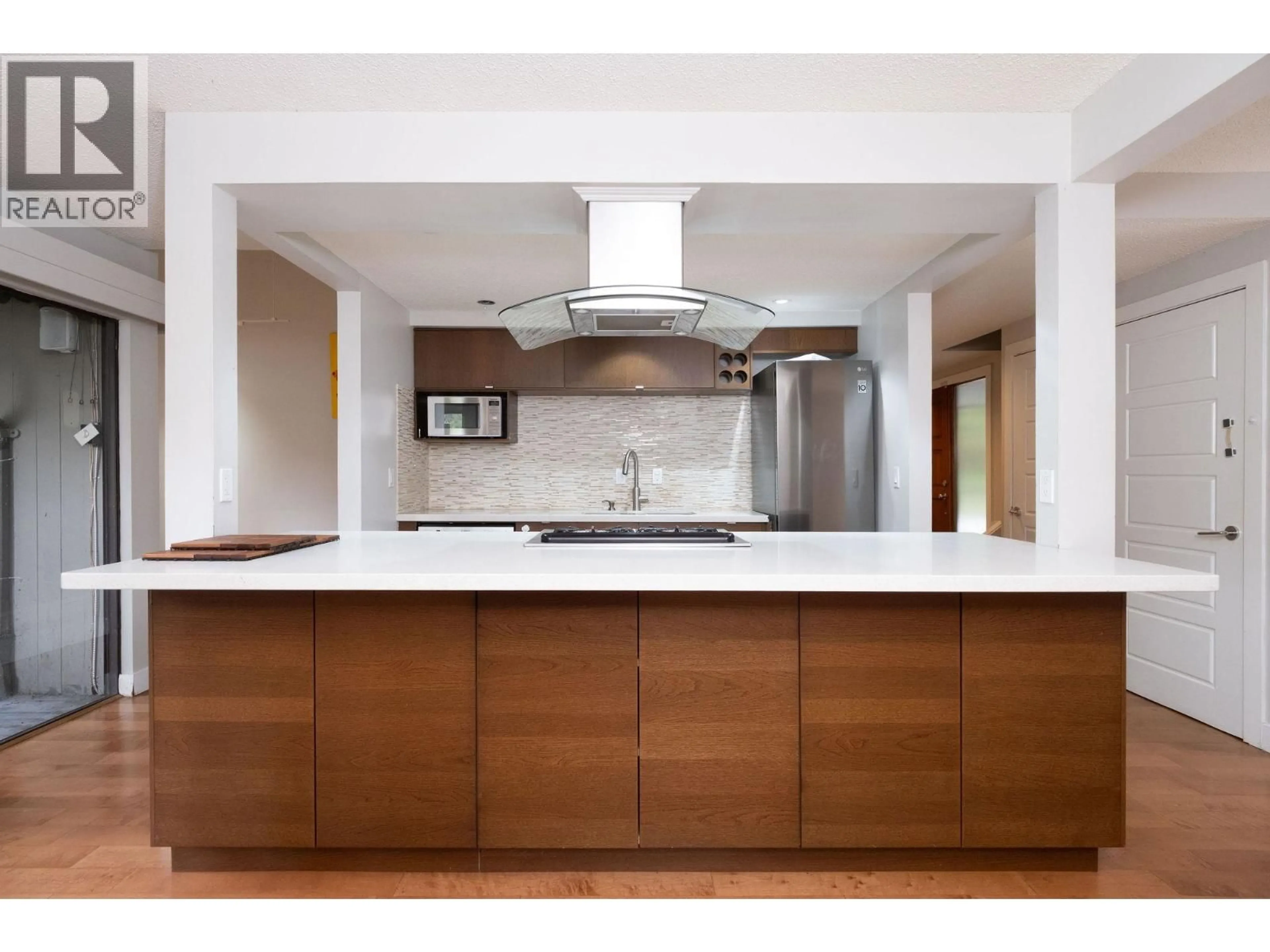 Contemporary kitchen, unknown for 2889 CAPILANO ROAD, North Vancouver British Columbia V7R4H4