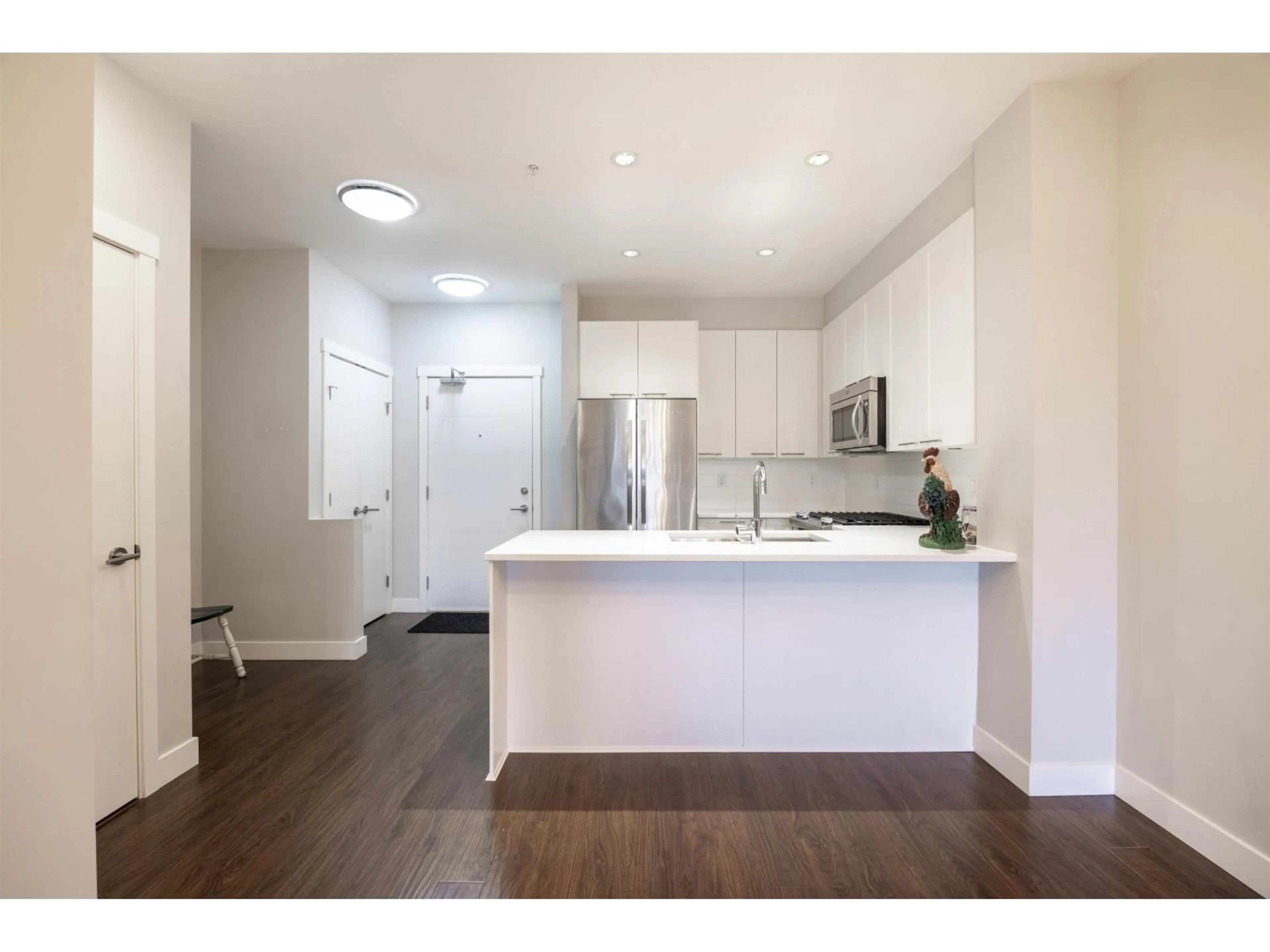 Open concept kitchen, unknown for 204 - 15188 29A, Surrey British Columbia V4P1H1