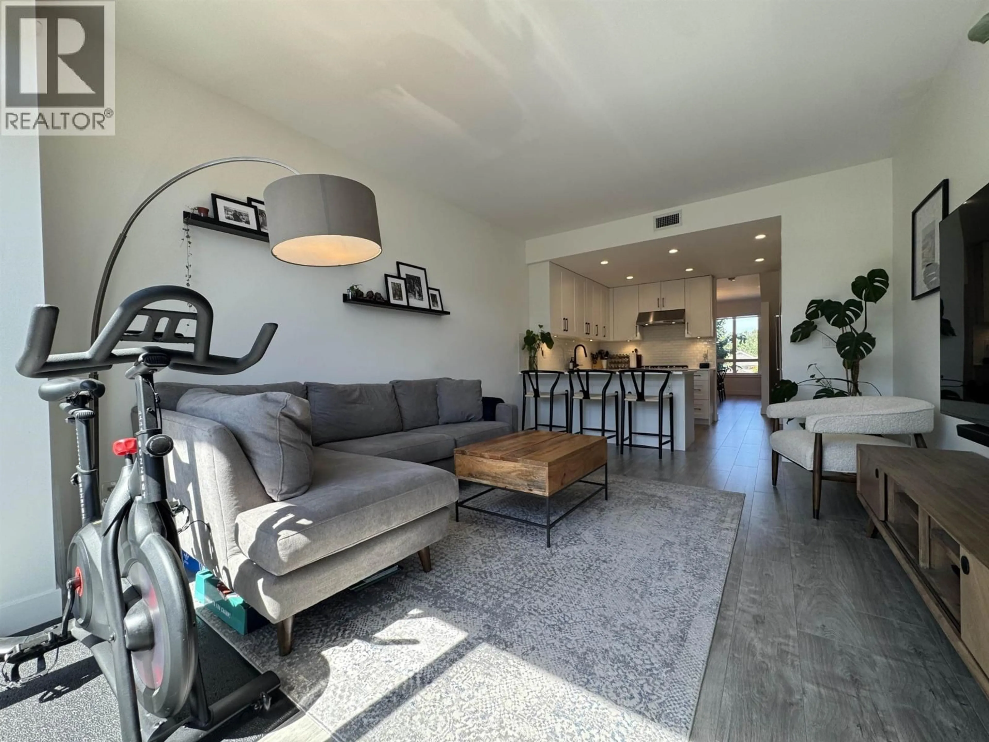 Living room with furniture, unknown for 3 - 3868 NORFOLK STREET, Burnaby British Columbia V5G1E5