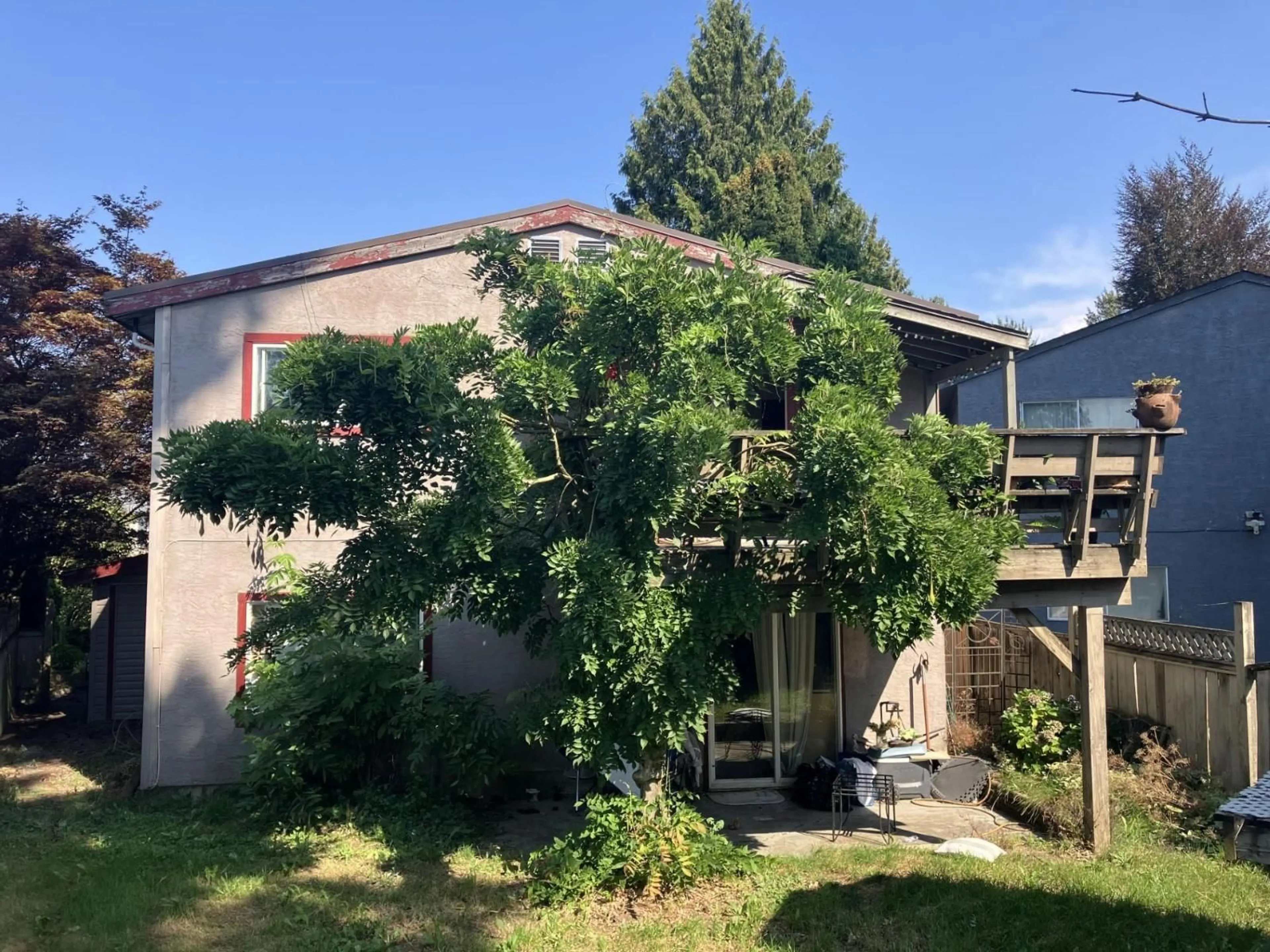 A pic from outside/outdoor area/front of a property/back of a property/a pic from drone, unknown for 3470 JUNIPER, Abbotsford British Columbia V2S7R1