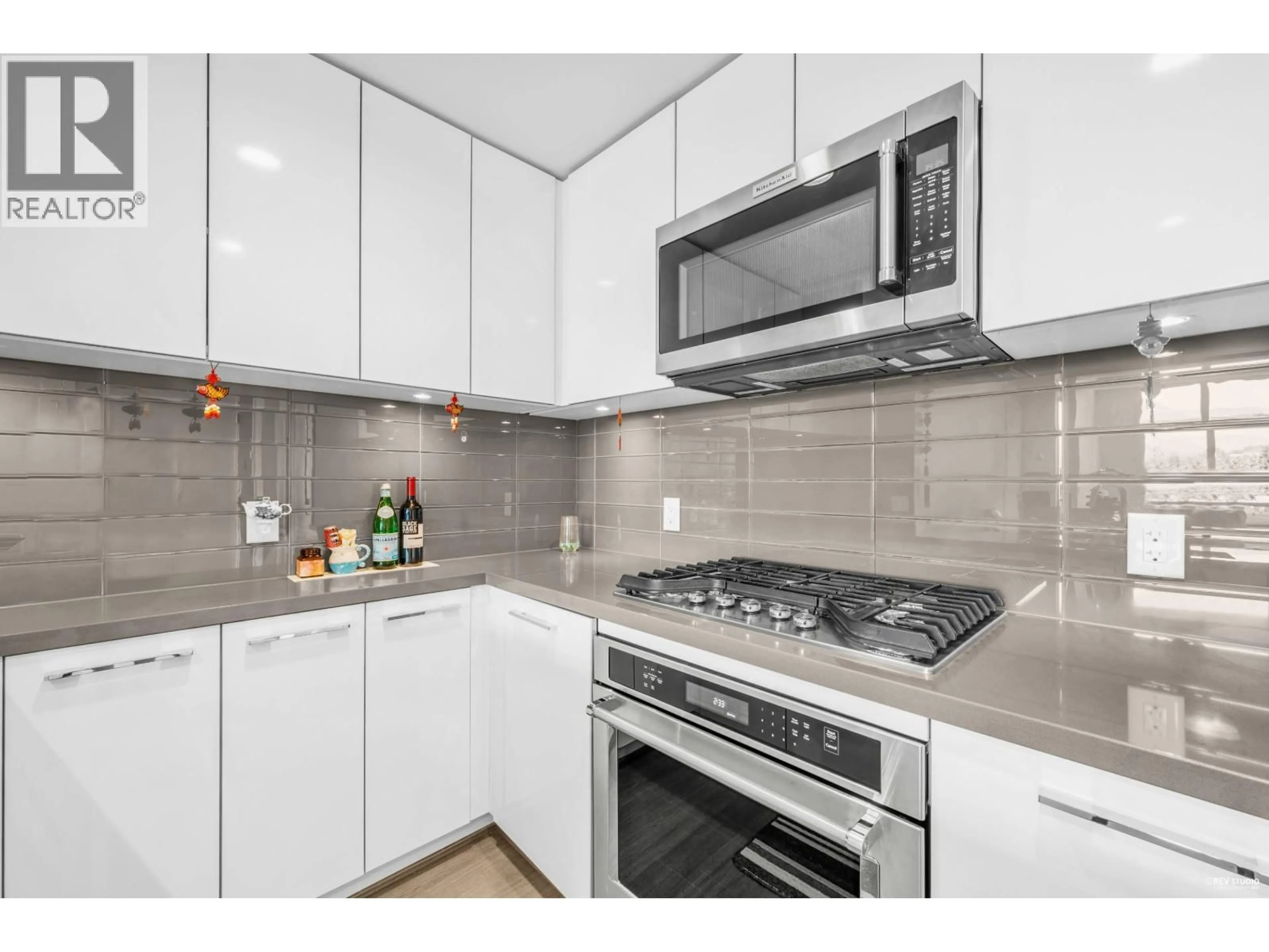 Standard kitchen, ceramic/tile floor for 709 - 3093 WINDSOR GATE, Coquitlam British Columbia V3B0N2