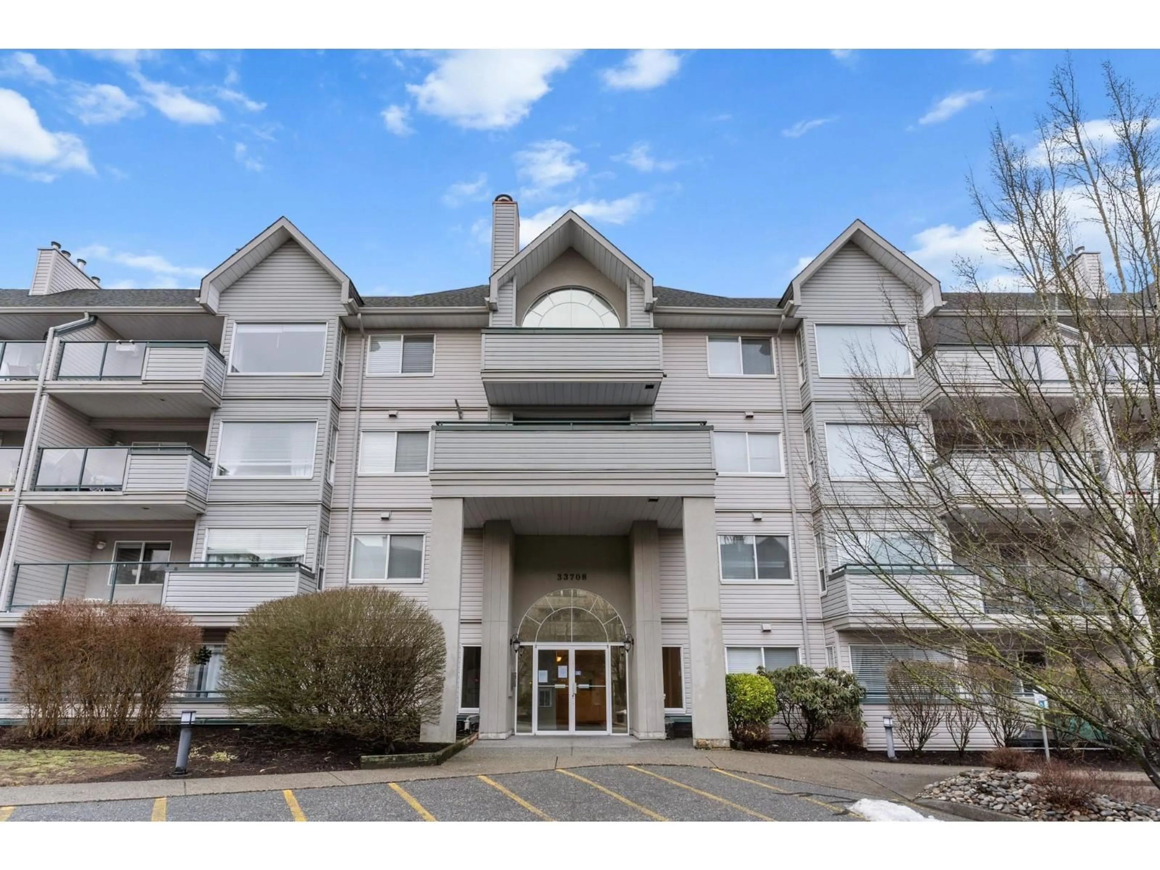 Indoor foyer for 211 - 33708 KING, Abbotsford British Columbia V2S8C6