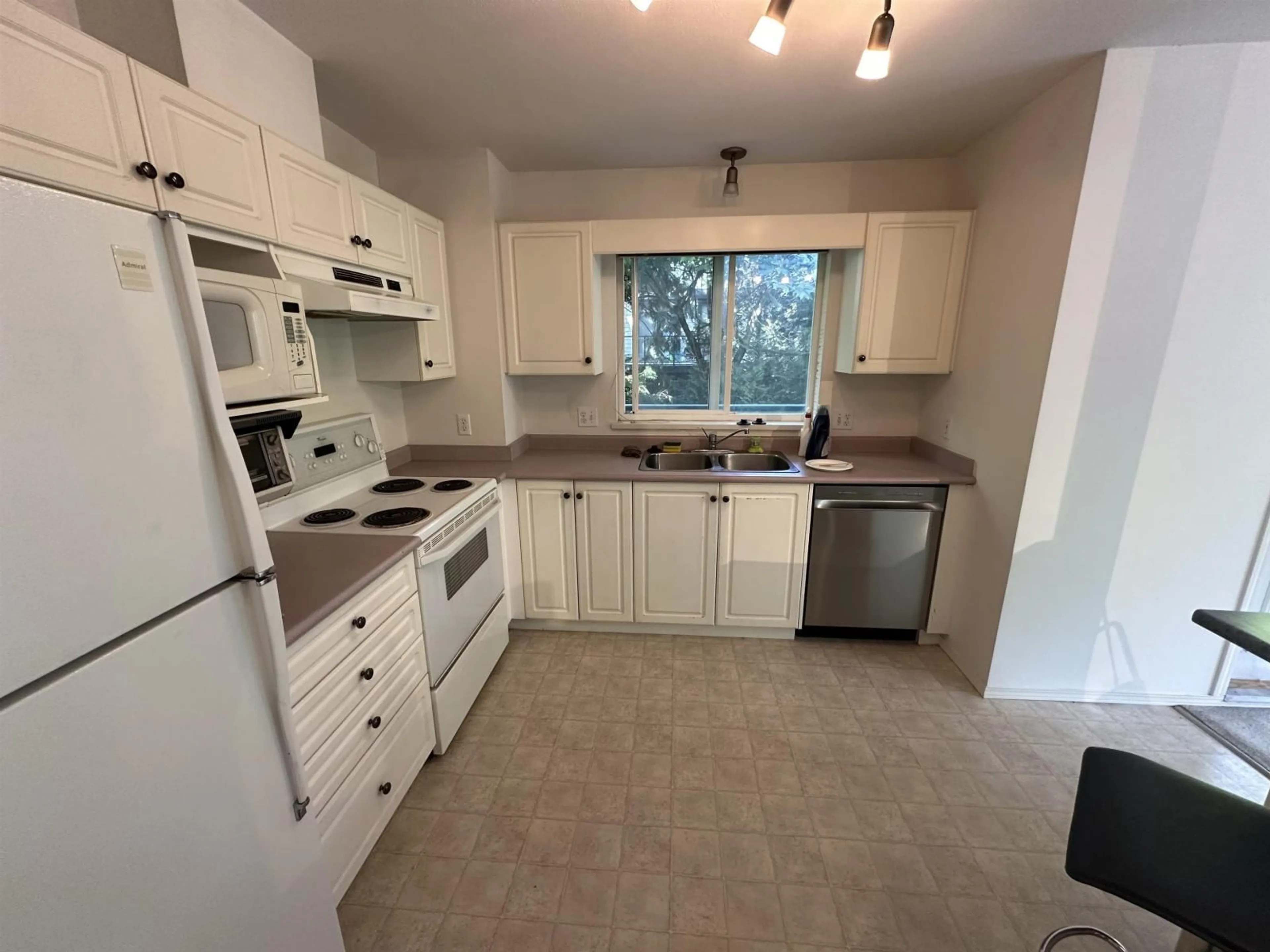 Standard kitchen, unknown for 211 - 33708 KING, Abbotsford British Columbia V2S8C6