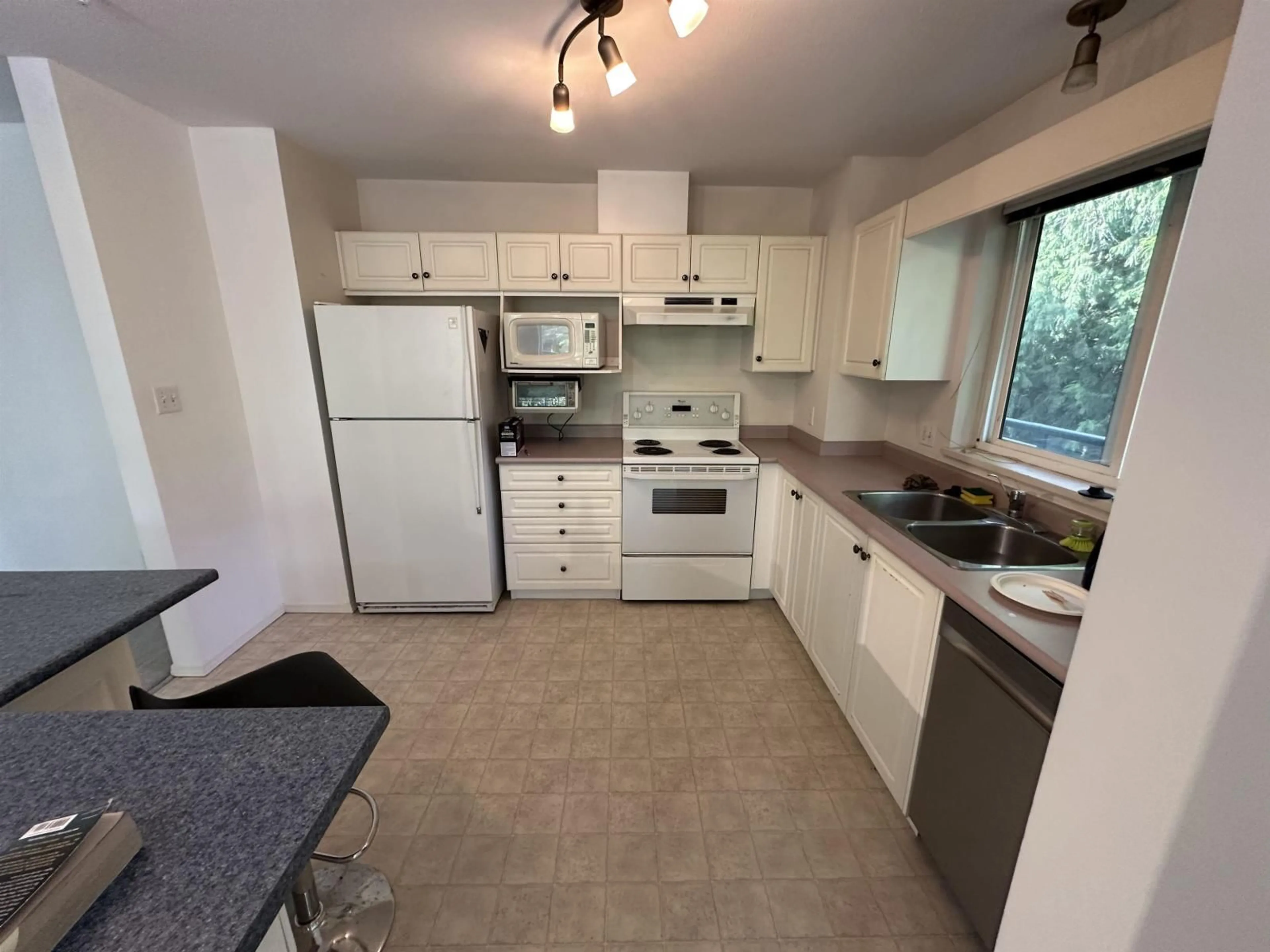 Standard kitchen, unknown for 211 - 33708 KING, Abbotsford British Columbia V2S8C6
