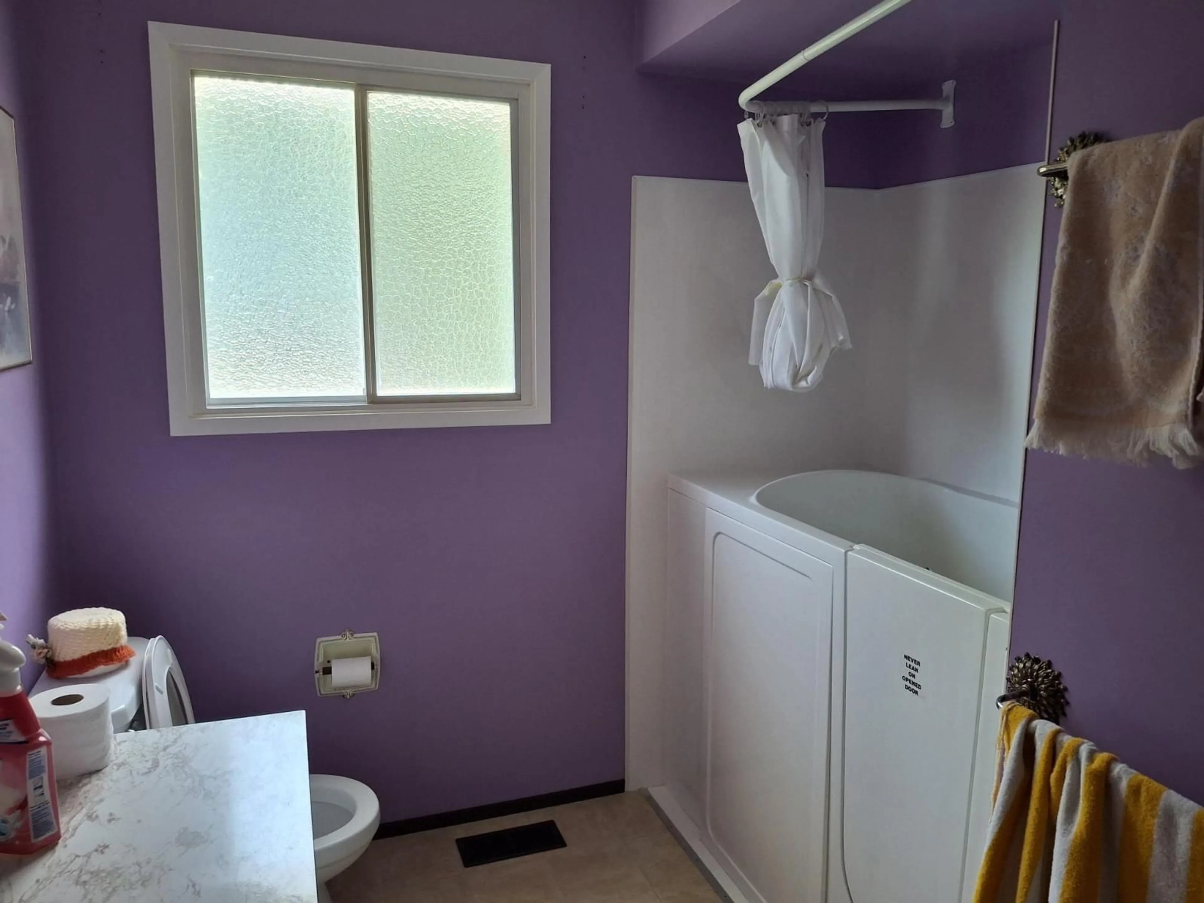 Standard bathroom, unknown for 32678 BEVAN, Abbotsford British Columbia V2T1G6