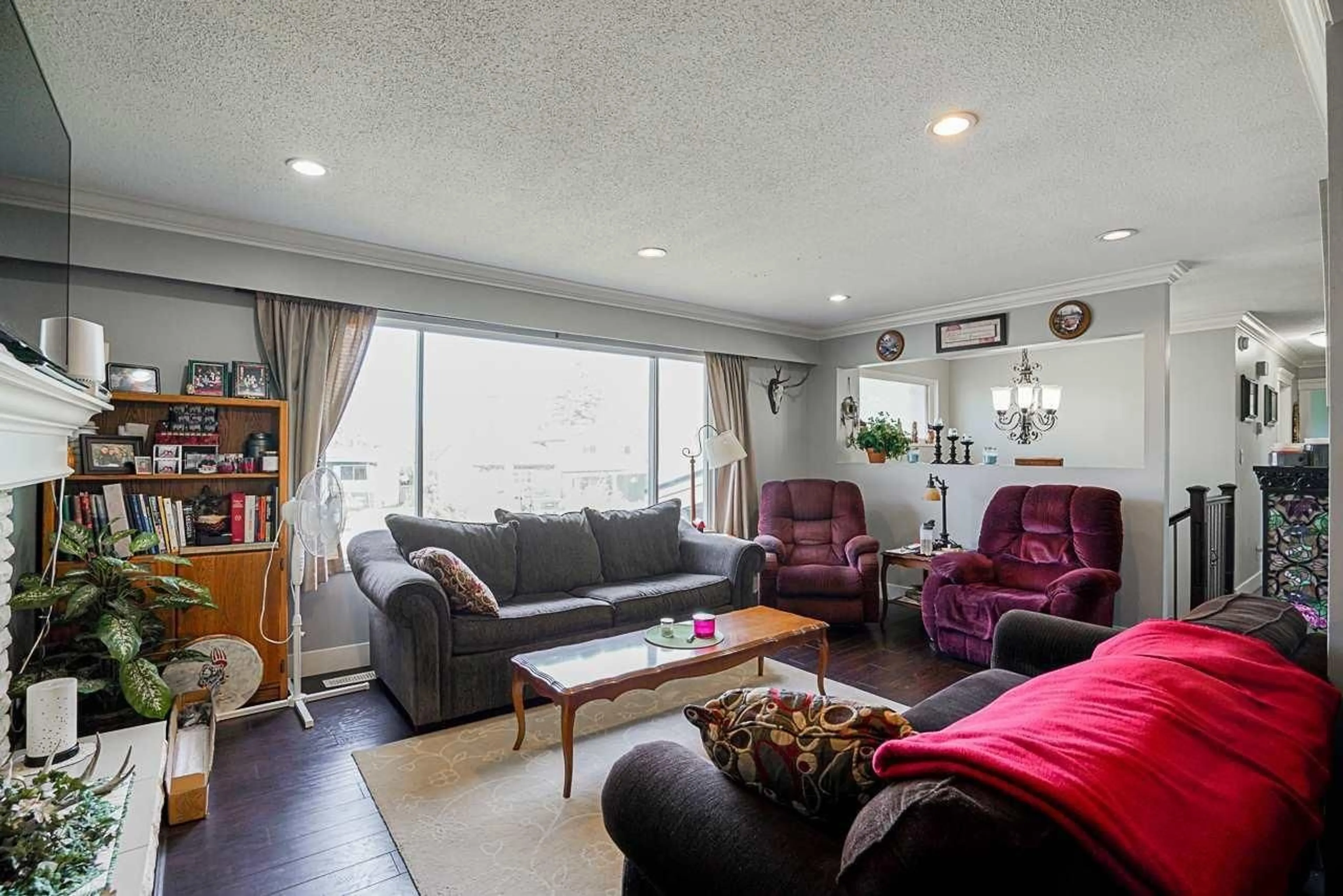 Living room with furniture, unknown for 33430 HUGGINS, Abbotsford British Columbia V2S2R7