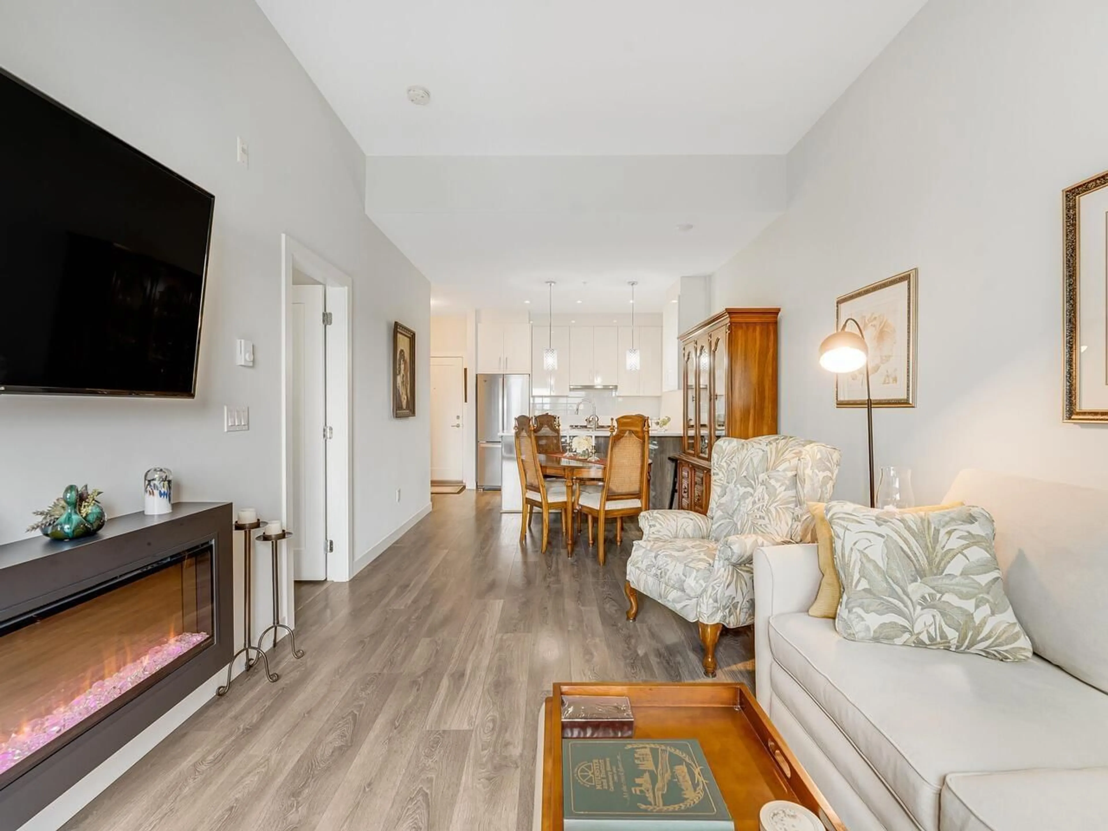 Living room with furniture, unknown for 513 - 20829 77A, Langley British Columbia V2Y0Y5